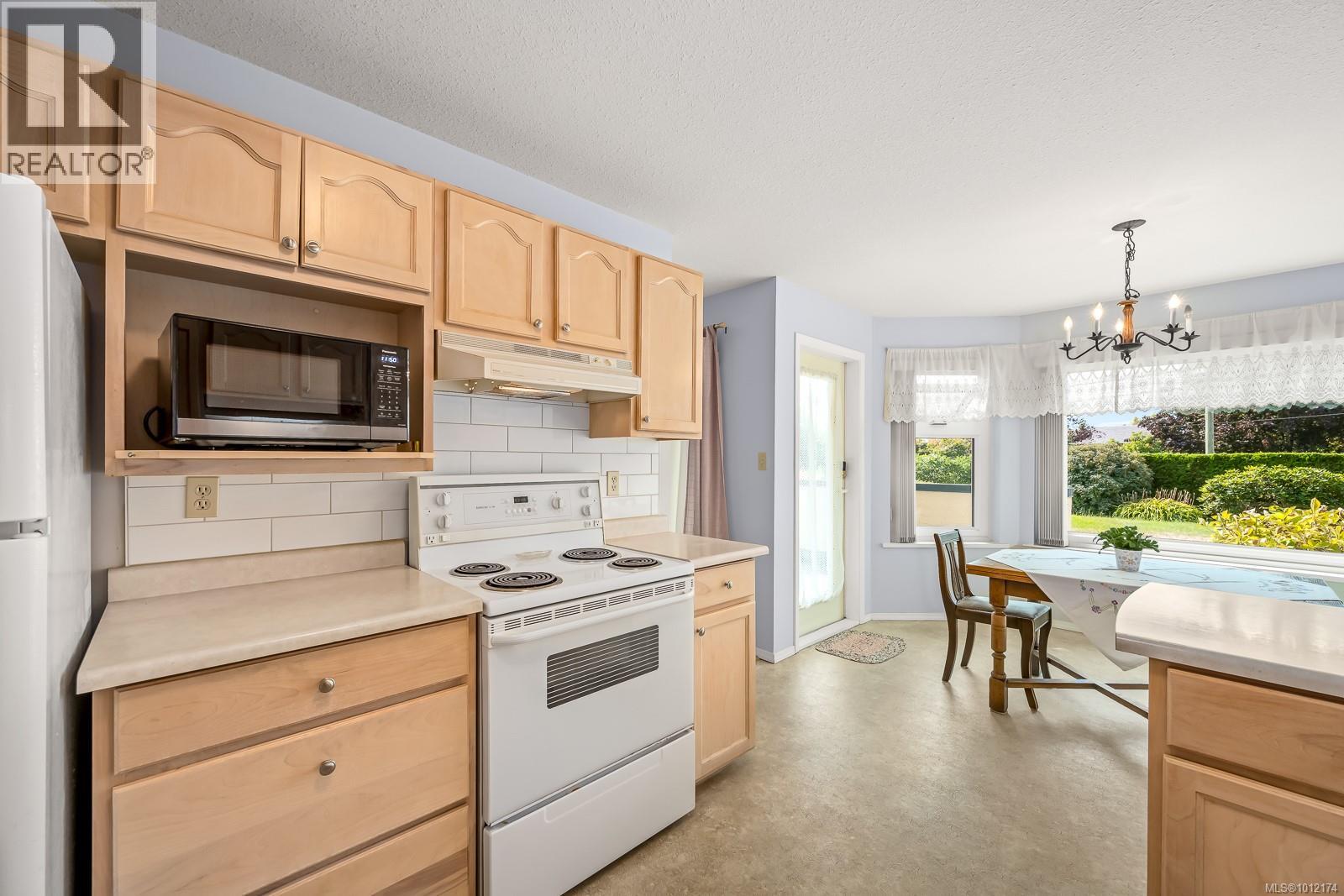 103 1902 Comox Ave, Comox