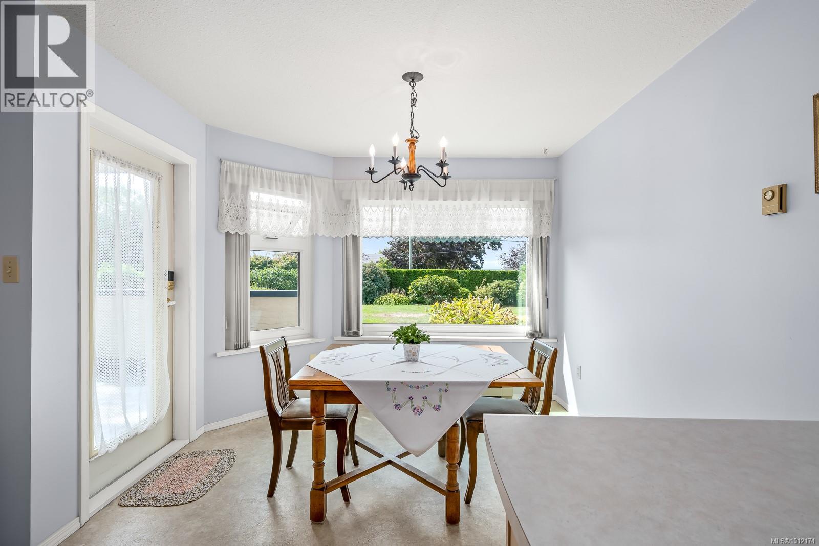 103 1902 Comox Ave, Comox