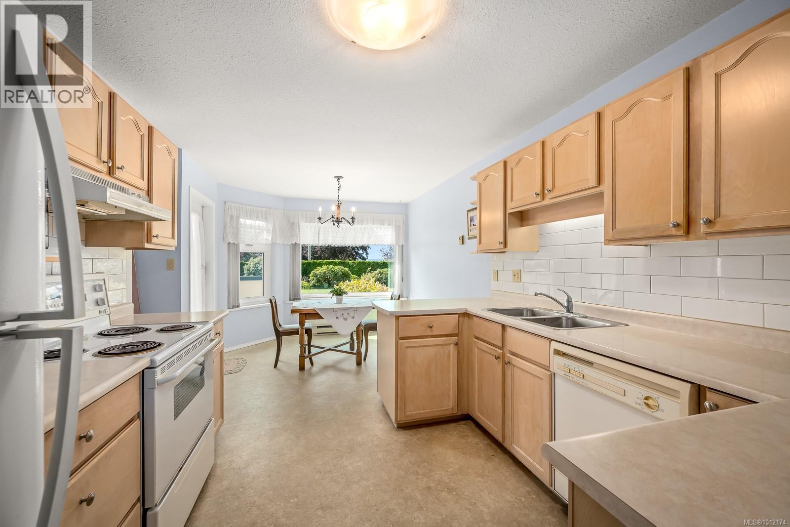103 1902 Comox Ave, Comox