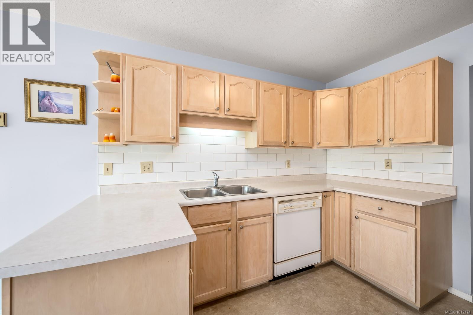 103 1902 Comox Ave, Comox