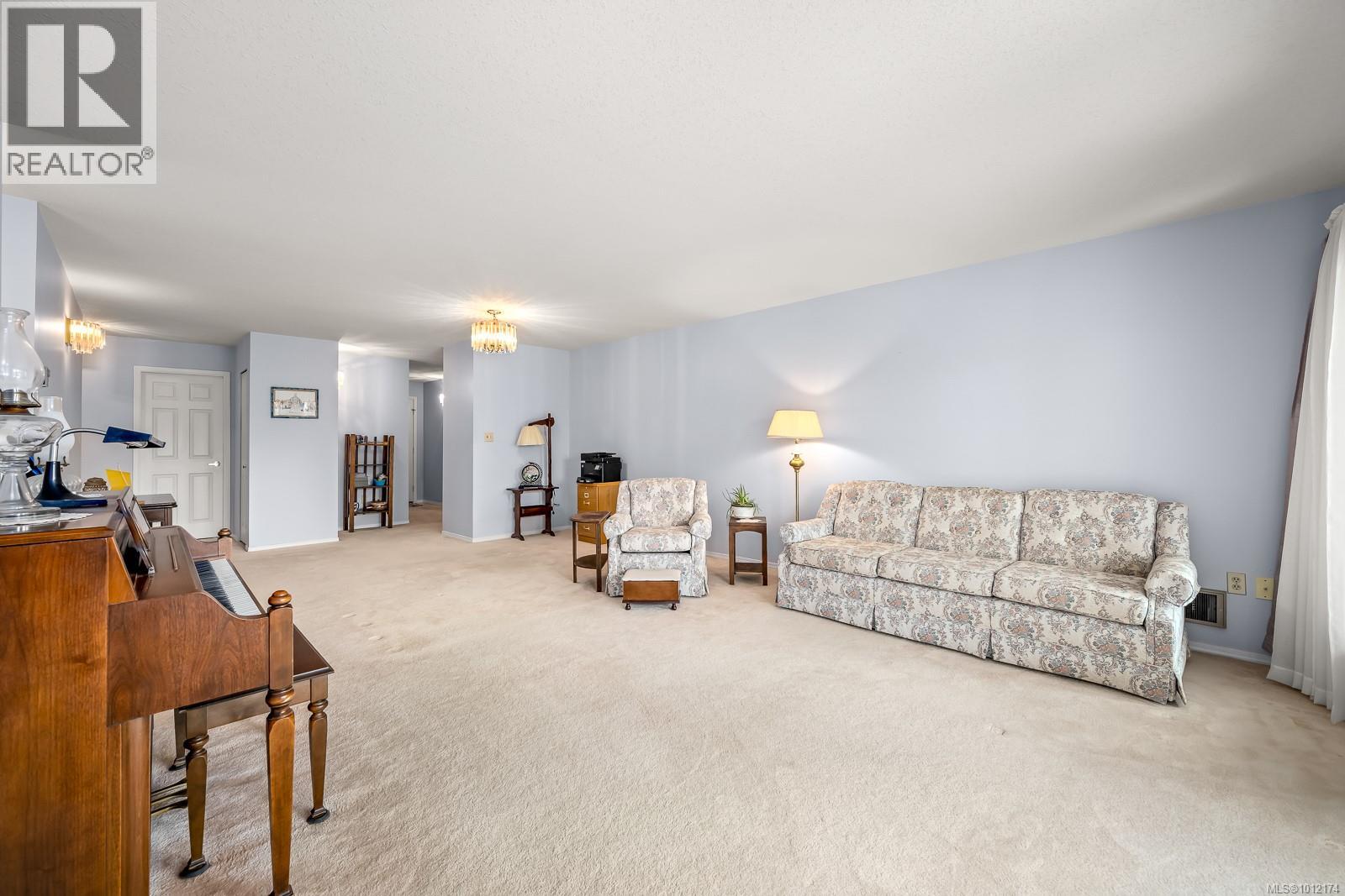 103 1902 Comox Ave, Comox