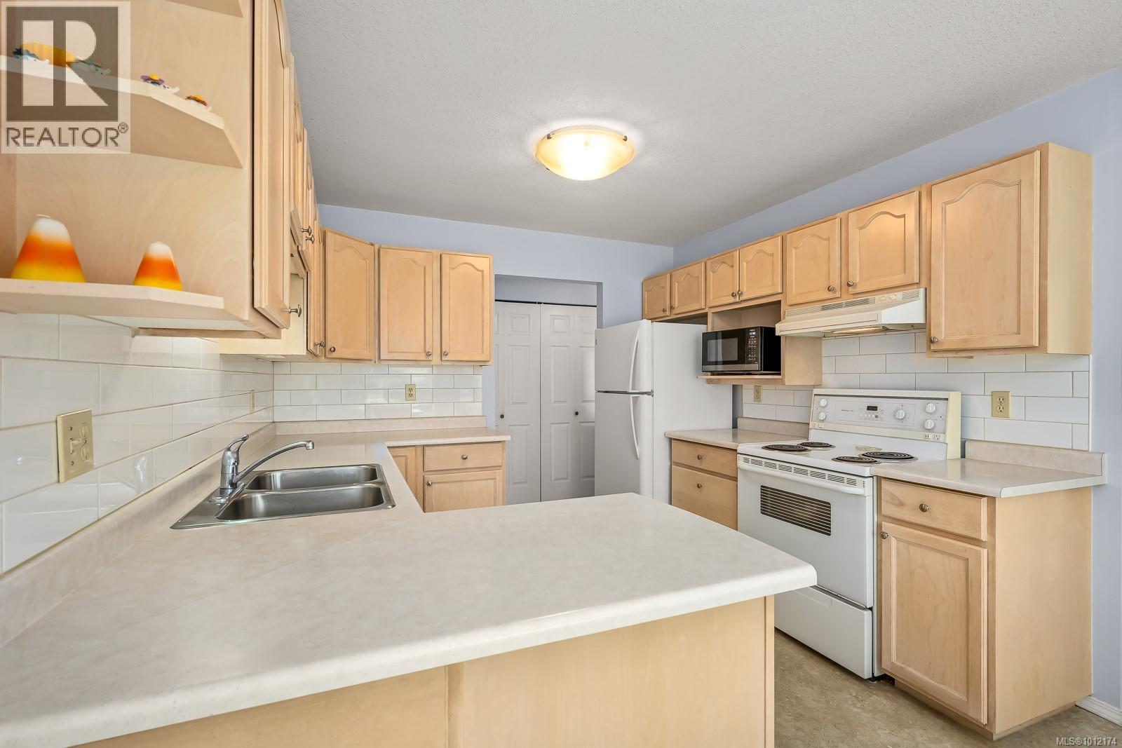 103 1902 Comox Ave, Comox