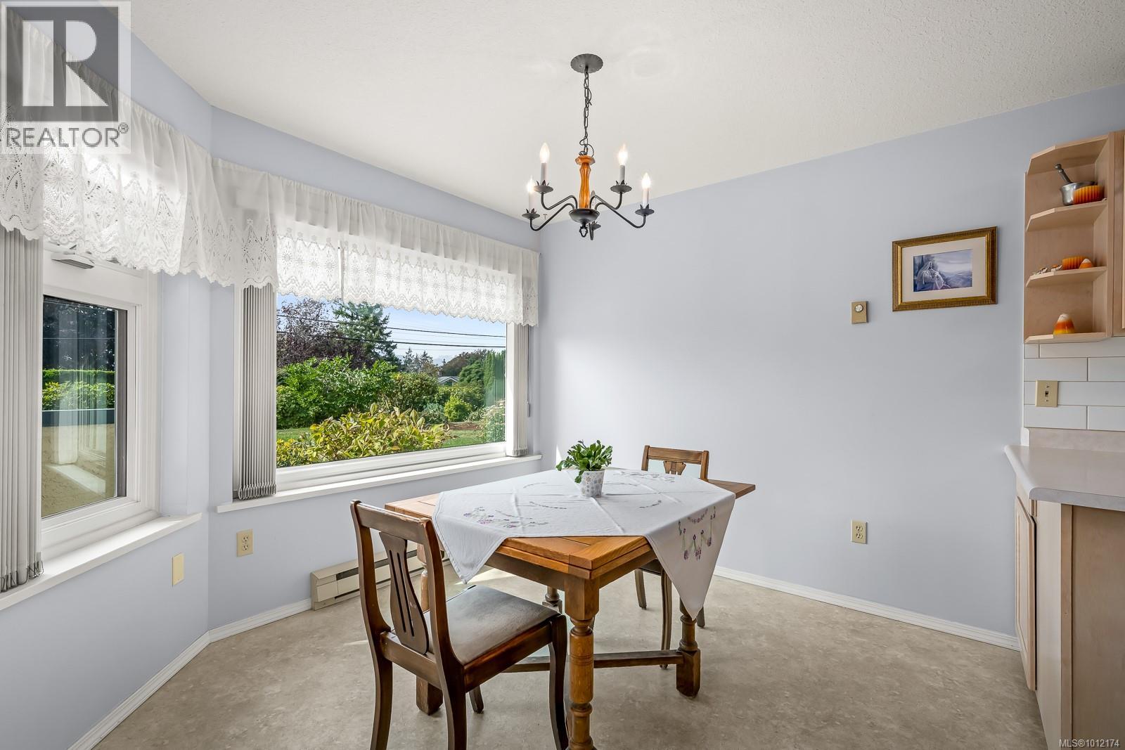 103 1902 Comox Ave, Comox