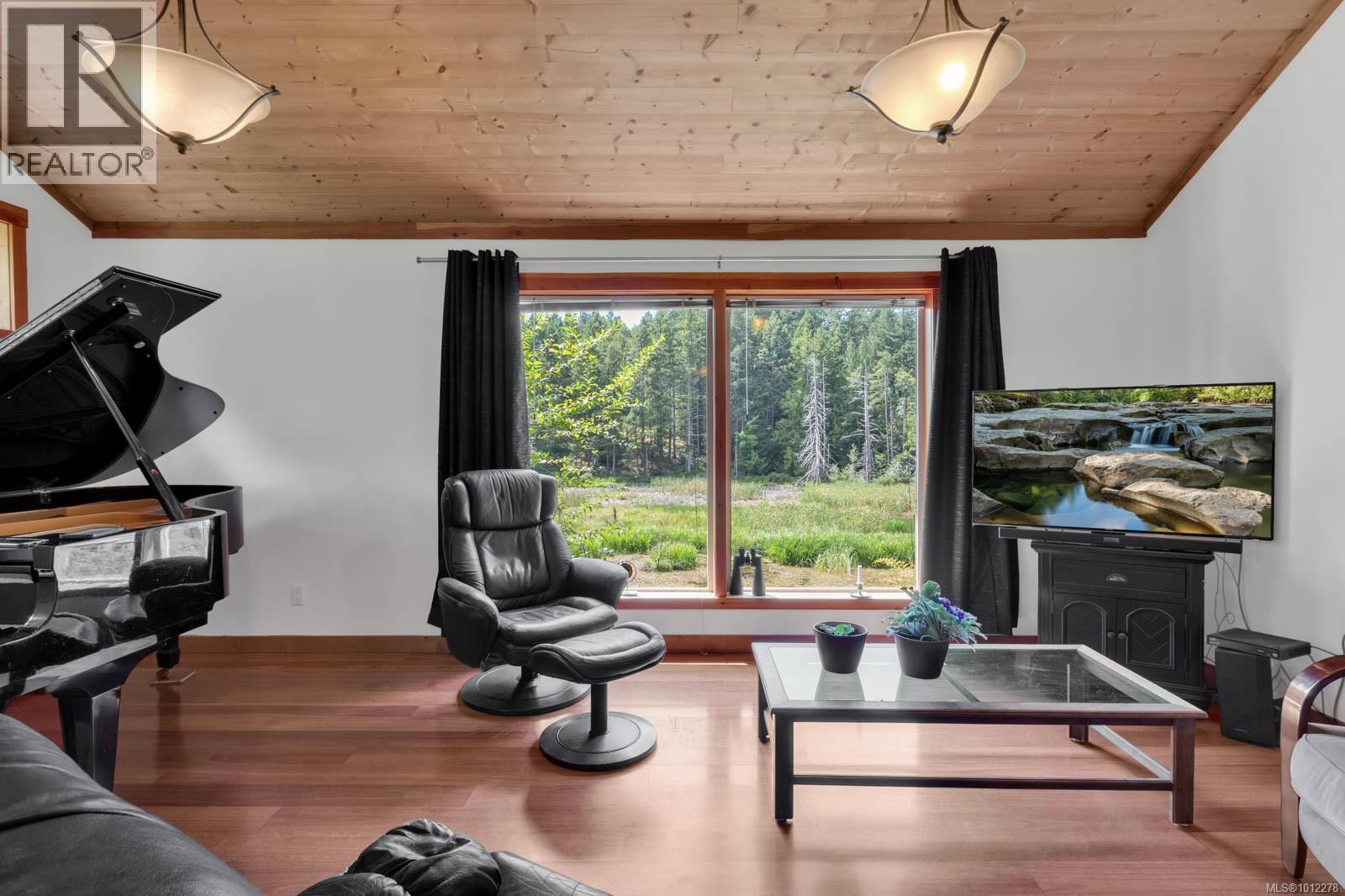 2 Welch Rd, Lasqueti Island