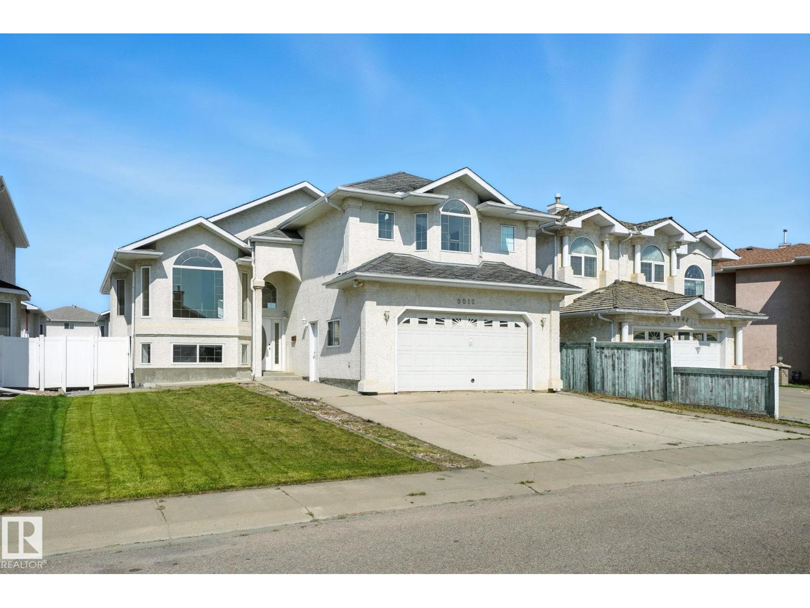 Photo 1 of 9012 157 Av Nw, Edmonton AB