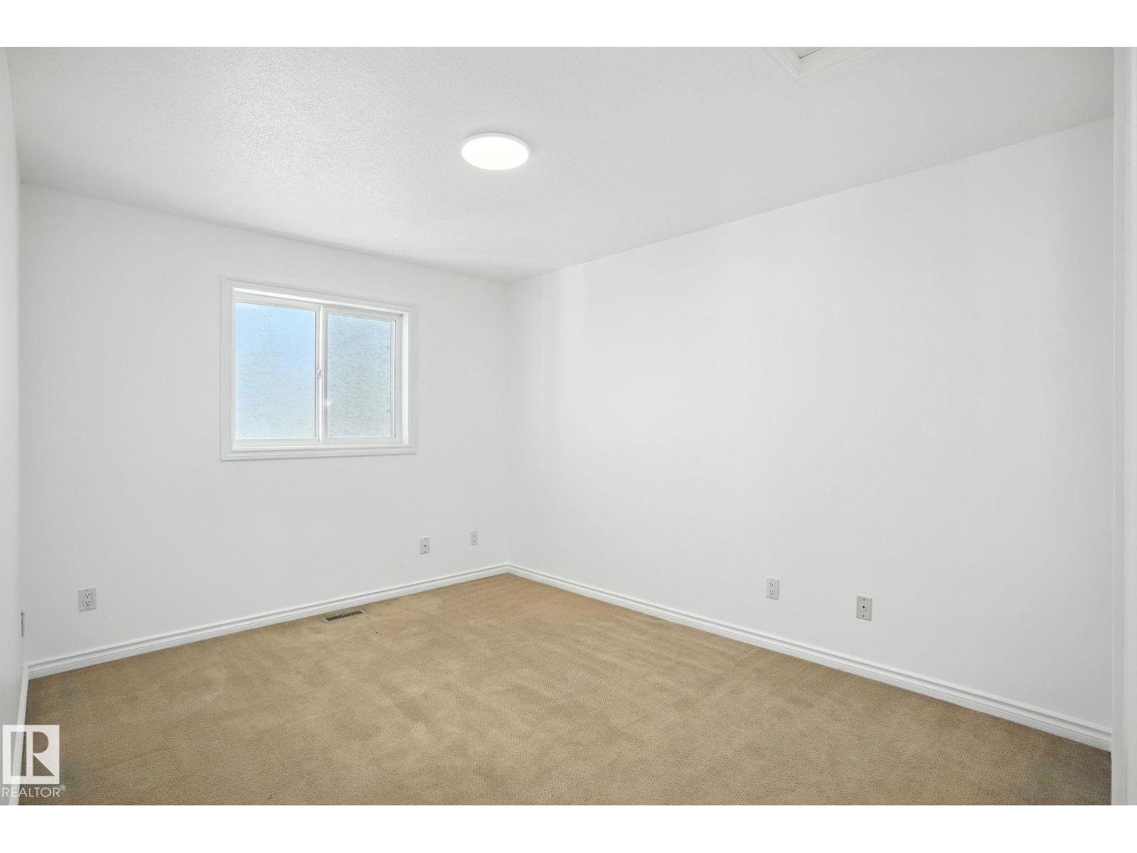 Photo 13 of 9012 157 Av Nw, Edmonton AB