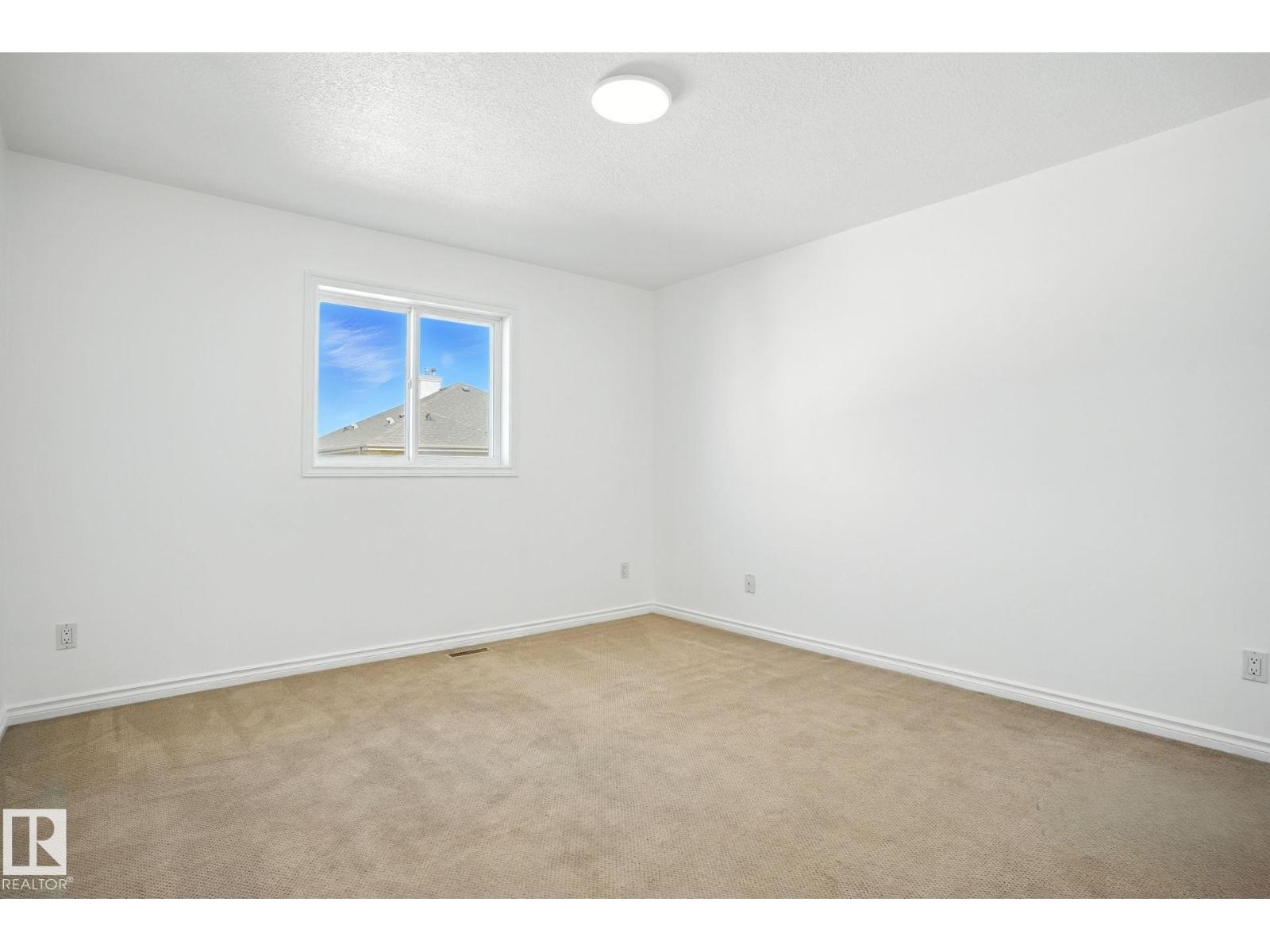 Photo 14 of 9012 157 Av Nw, Edmonton AB