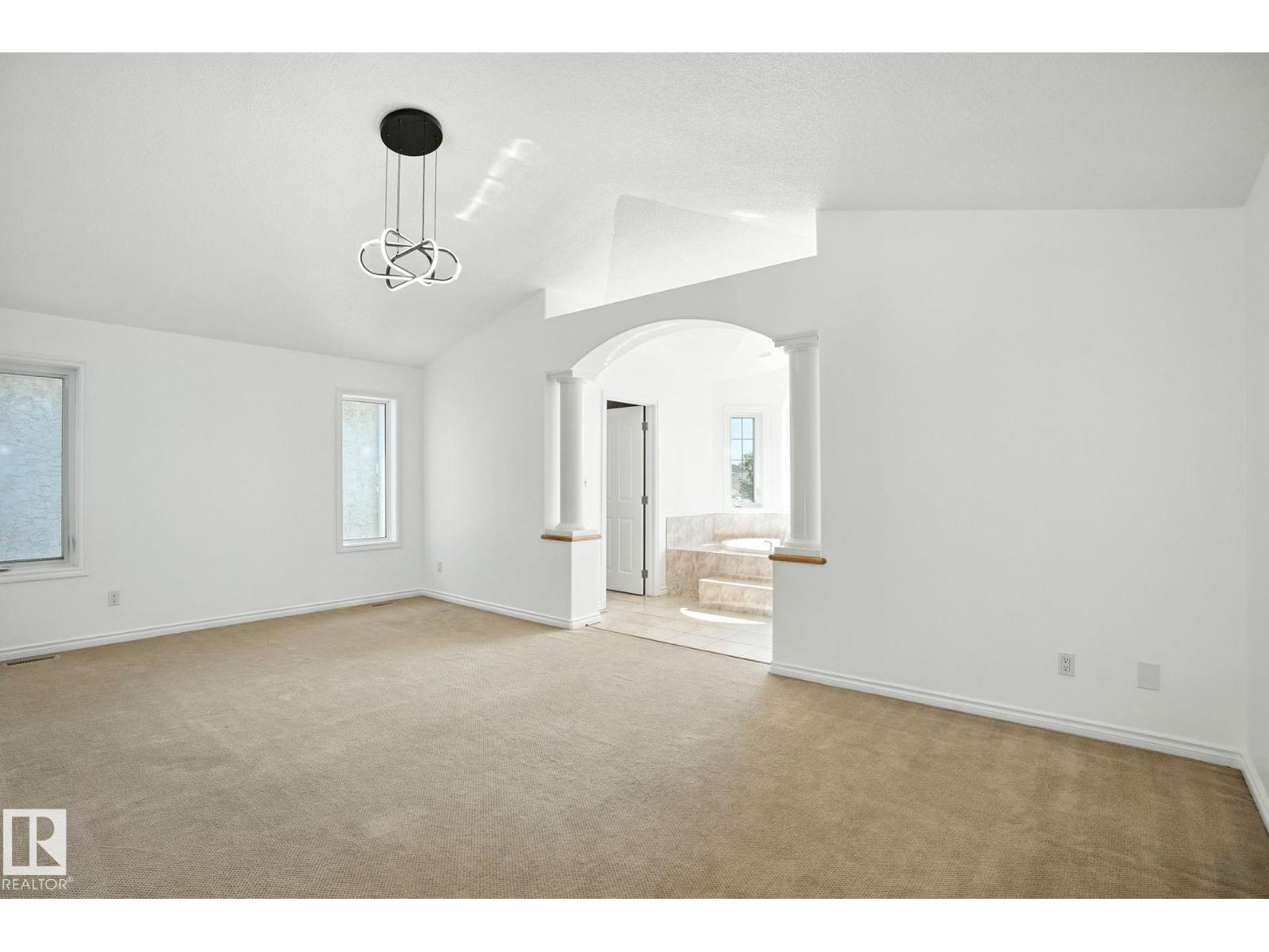 Photo 16 of 9012 157 Av Nw, Edmonton AB