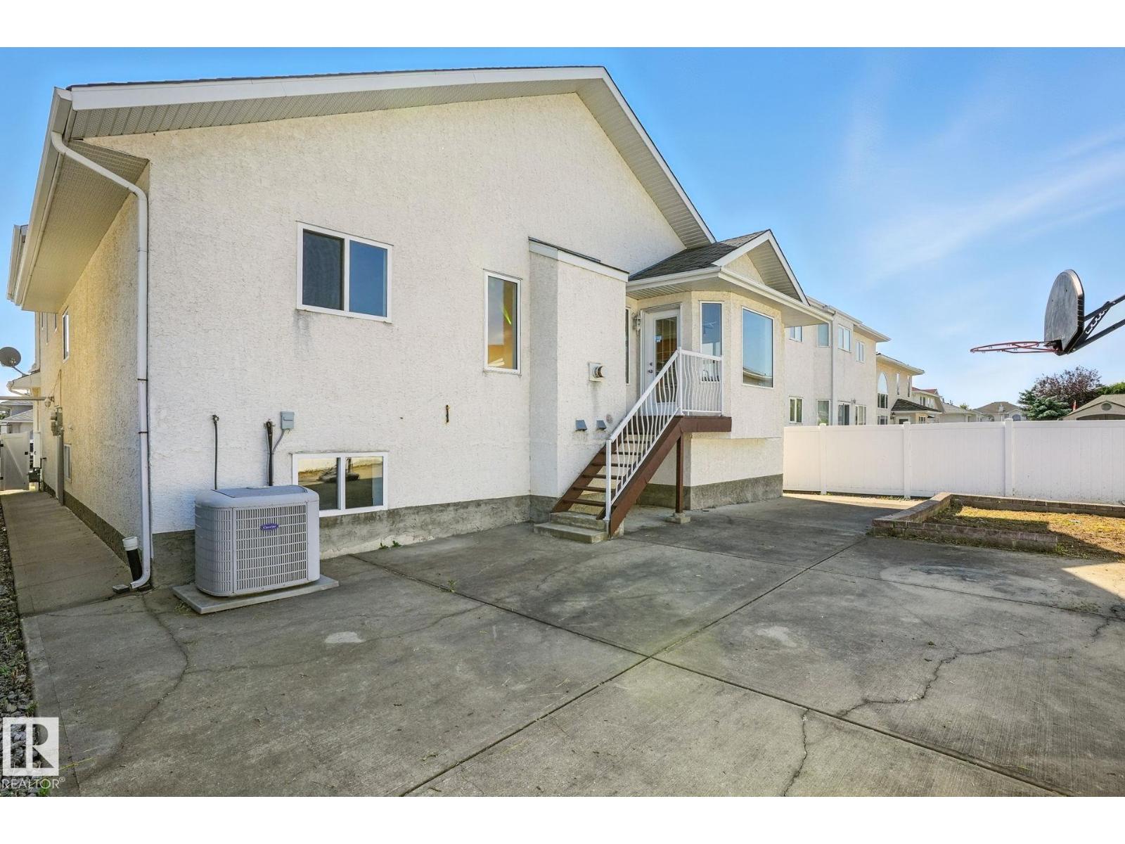 Photo 29 of 9012 157 Av Nw, Edmonton AB