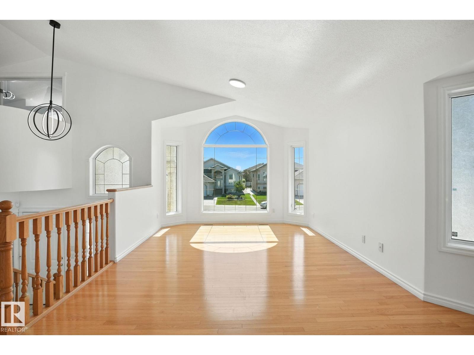 Photo 5 of 9012 157 Av Nw, Edmonton AB
