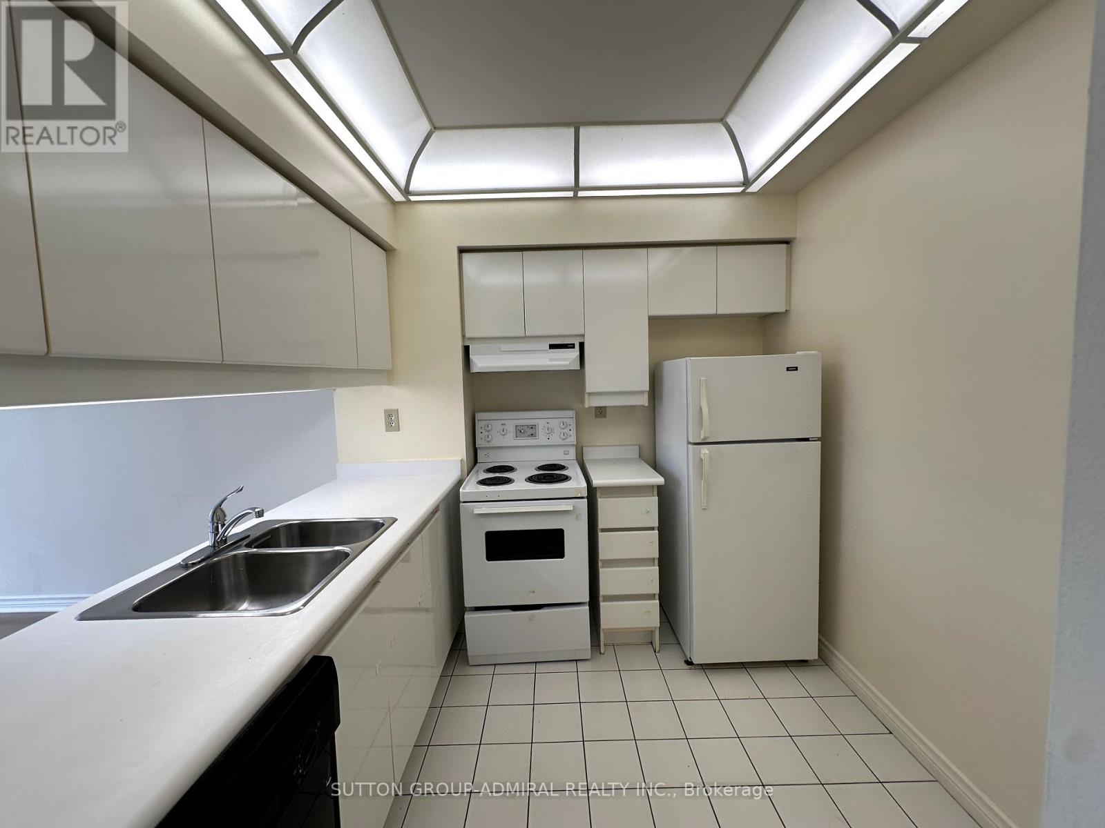 Photo 2 of 1602 736 Bay Street, Toronto ON
