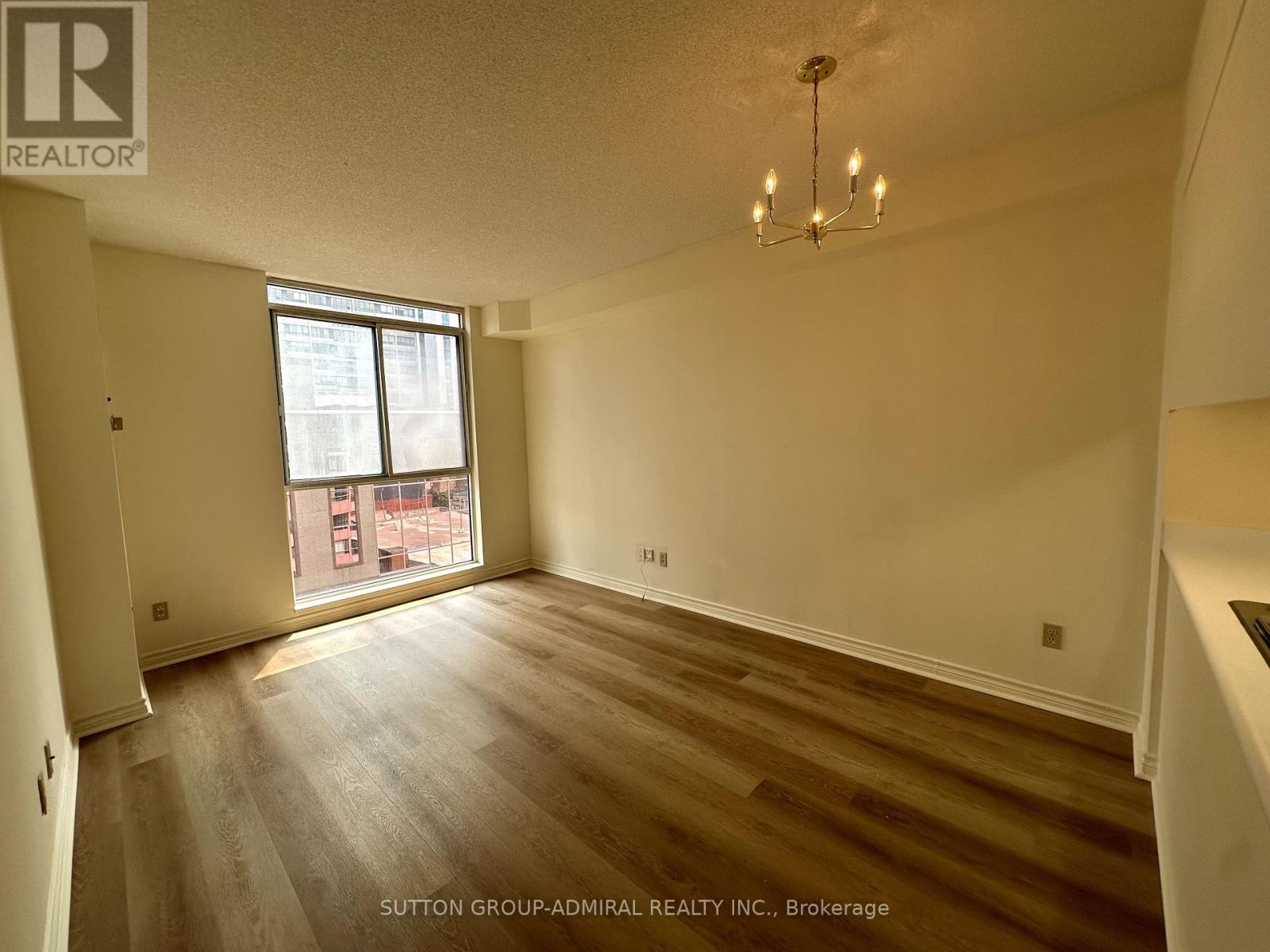 Photo 3 of 1602 736 Bay Street, Toronto ON