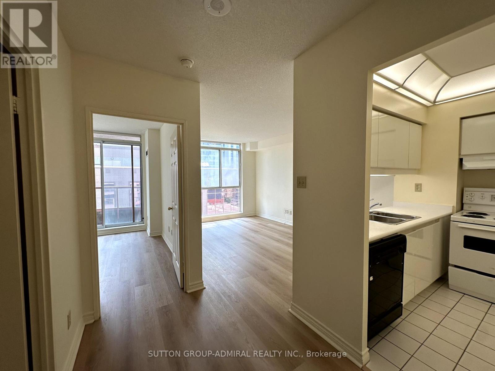 Photo 6 of 1602 736 Bay Street, Toronto ON