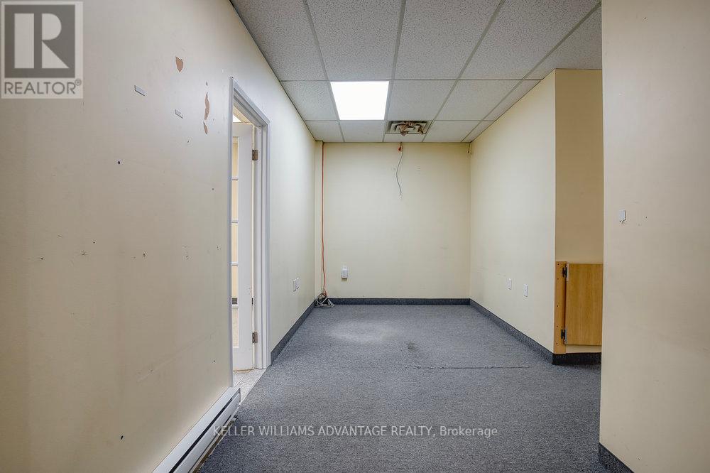 Photo 10 of 205 206 302 Spadina Avenue, Toronto ON