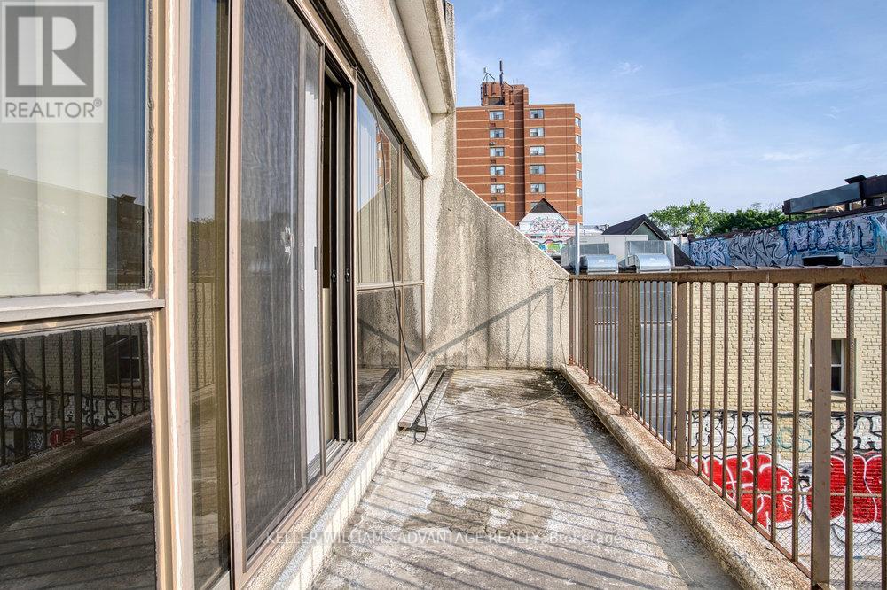 Photo 19 of 205 206 302 Spadina Avenue, Toronto ON