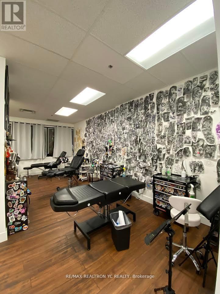 Photo 1 of 215 398 Steeles Avenue W, Vaughan ON