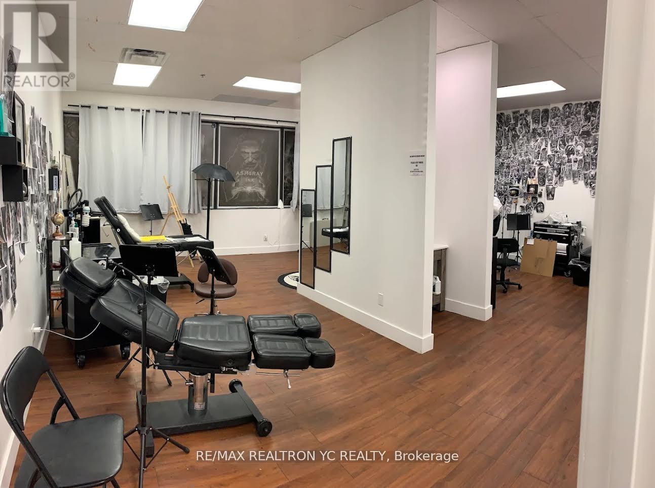 Photo 15 of 215 398 Steeles Avenue W, Vaughan ON
