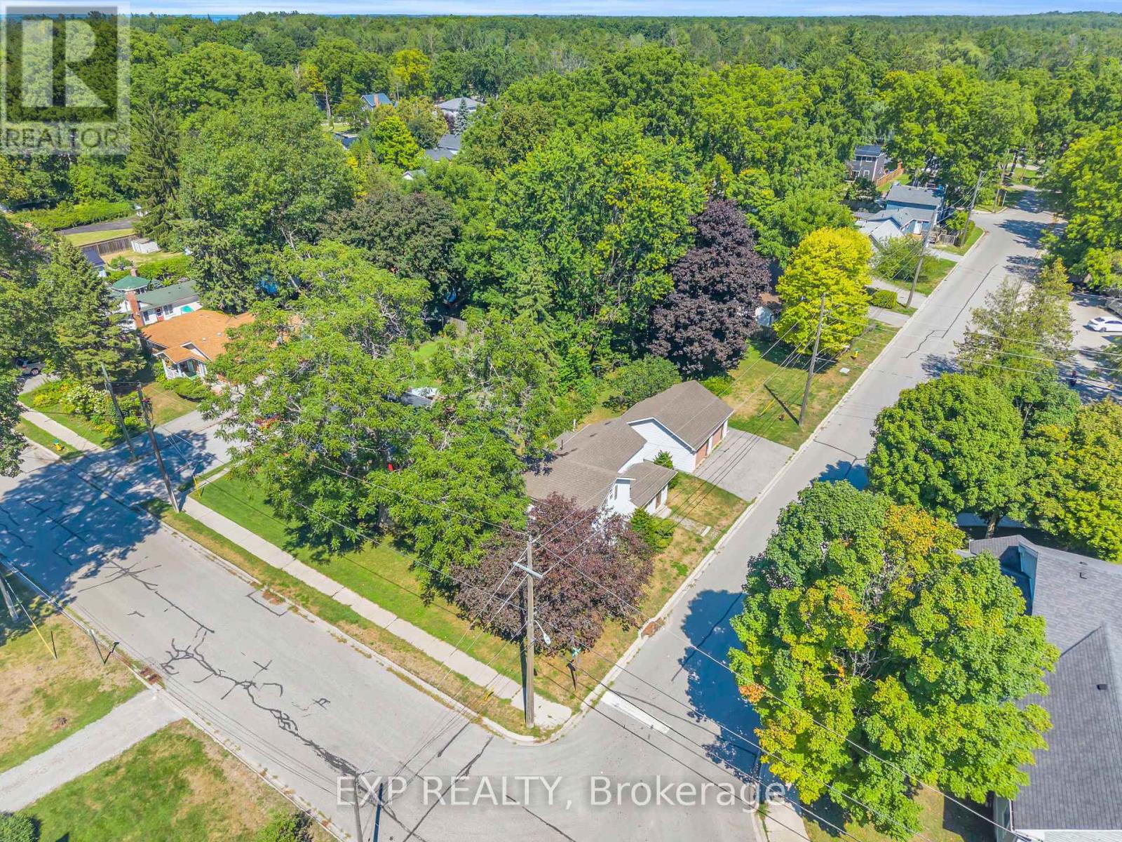 Photo 15 of 39 River Street, Georgina ON