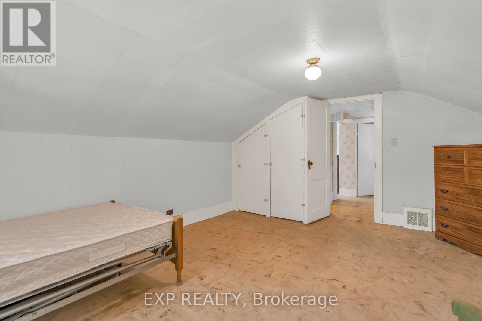 Photo 16 of 39 River Street, Georgina ON