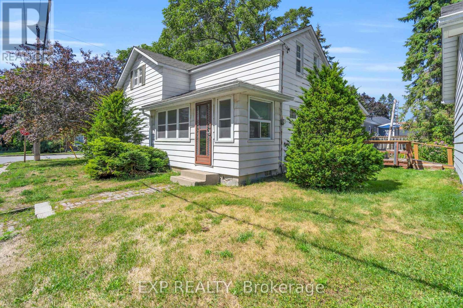 Photo 3 of 39 River Street, Georgina ON