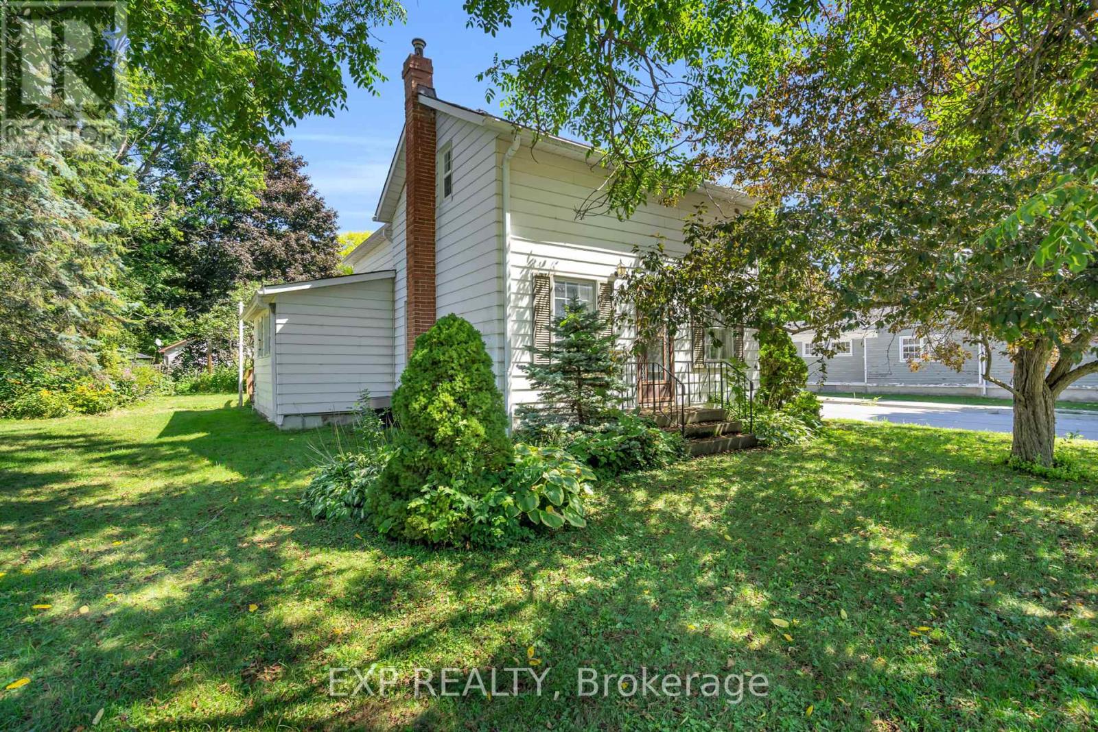 Photo 4 of 39 River Street, Georgina ON