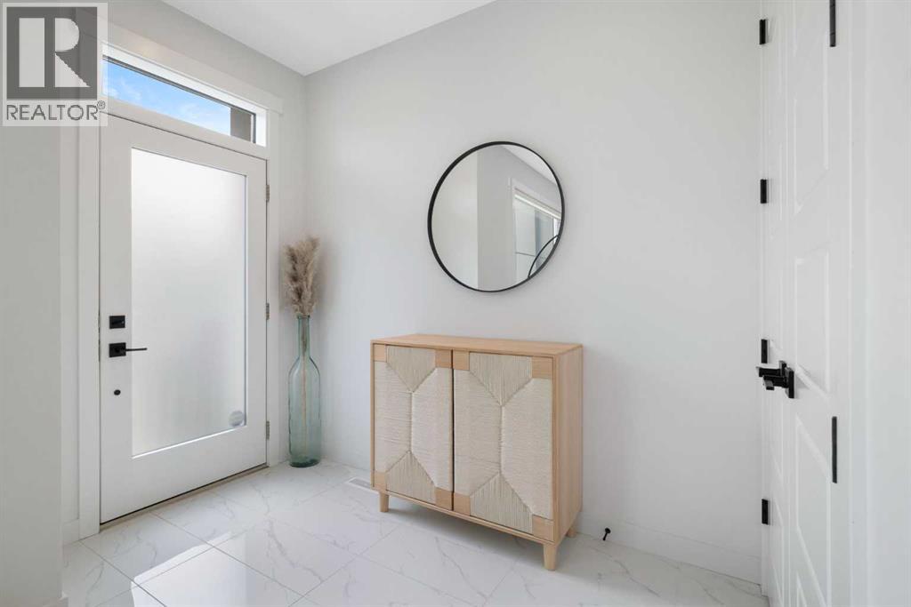 Photo 2 of 3003 26 A Street Sw, Calgary AB