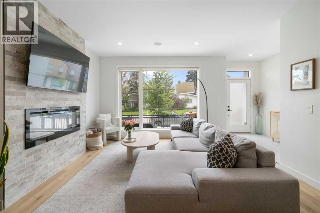 Photo 5 of 3003 26 A Street Sw, Calgary AB