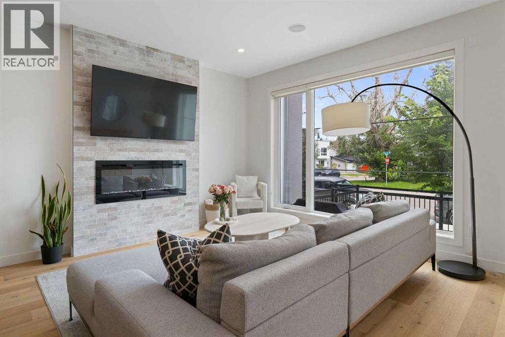 Photo 3 of 3003 26 A Street Sw, Calgary AB