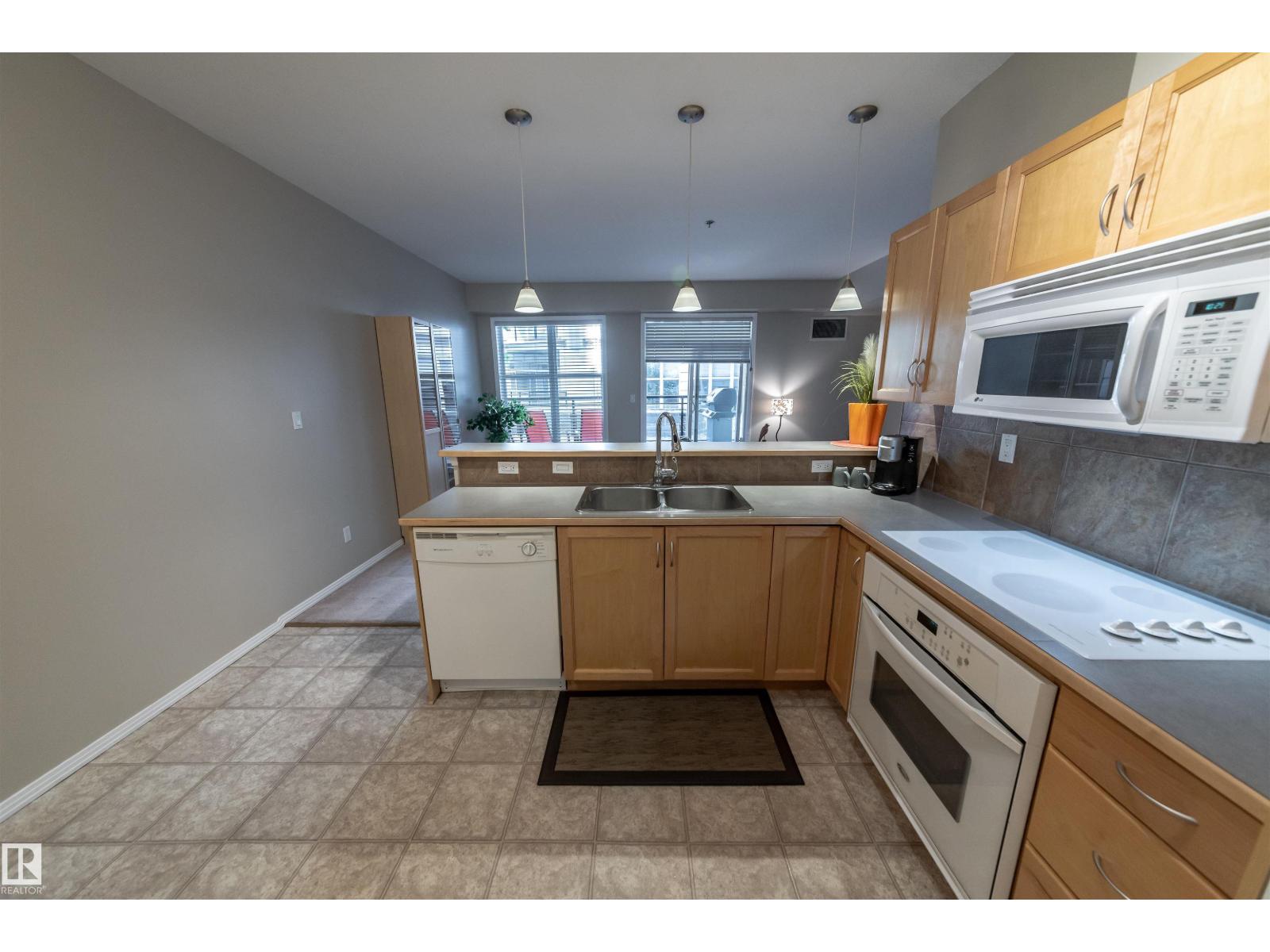Photo 5 of 150 4827 104 A St Nw, Edmonton AB