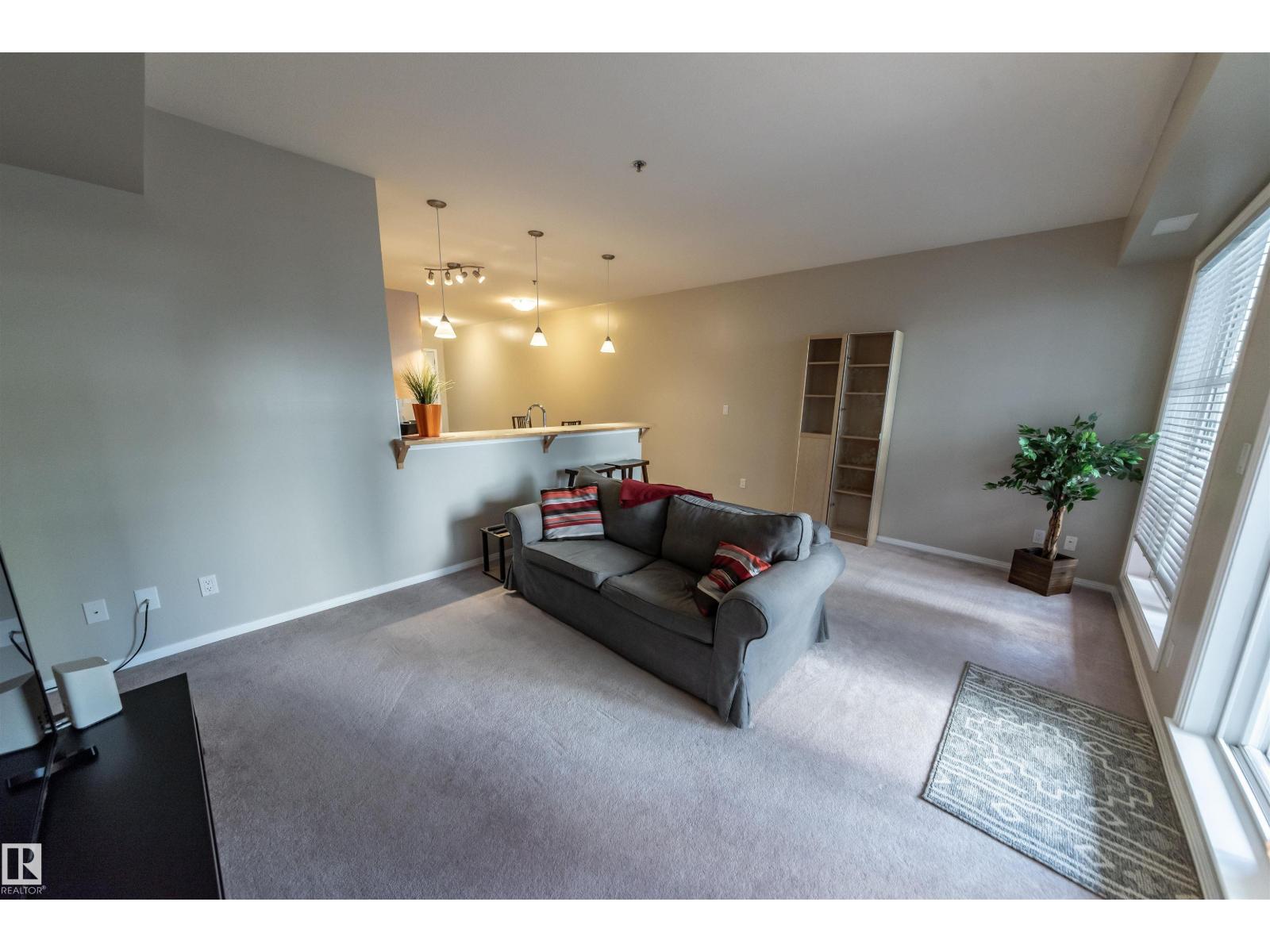 Photo 9 of 150 4827 104 A St Nw, Edmonton AB