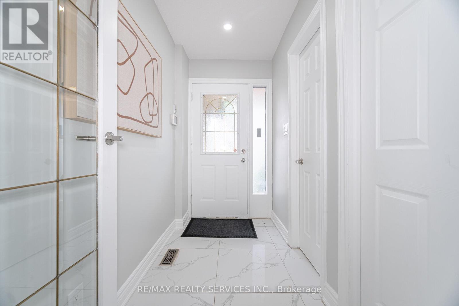 Photo 4 of 65 3525 Brandon Gate Drive, Mississauga ON