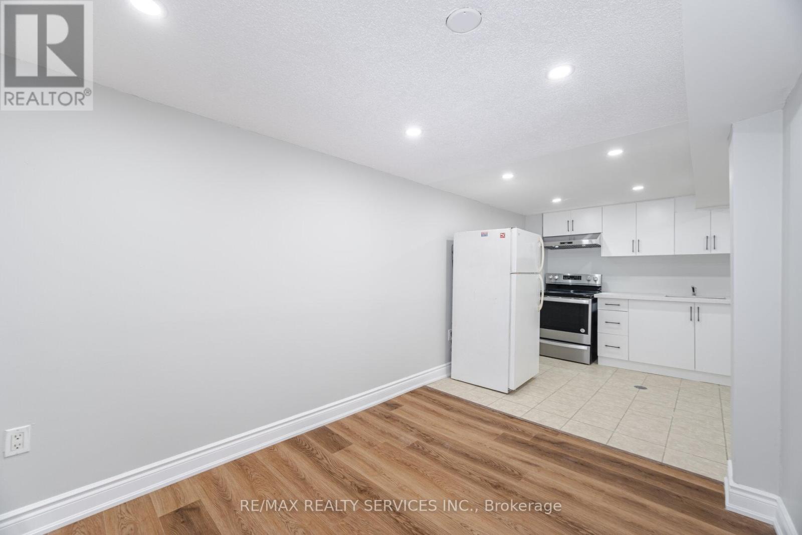 Photo 41 of 65 3525 Brandon Gate Drive, Mississauga ON