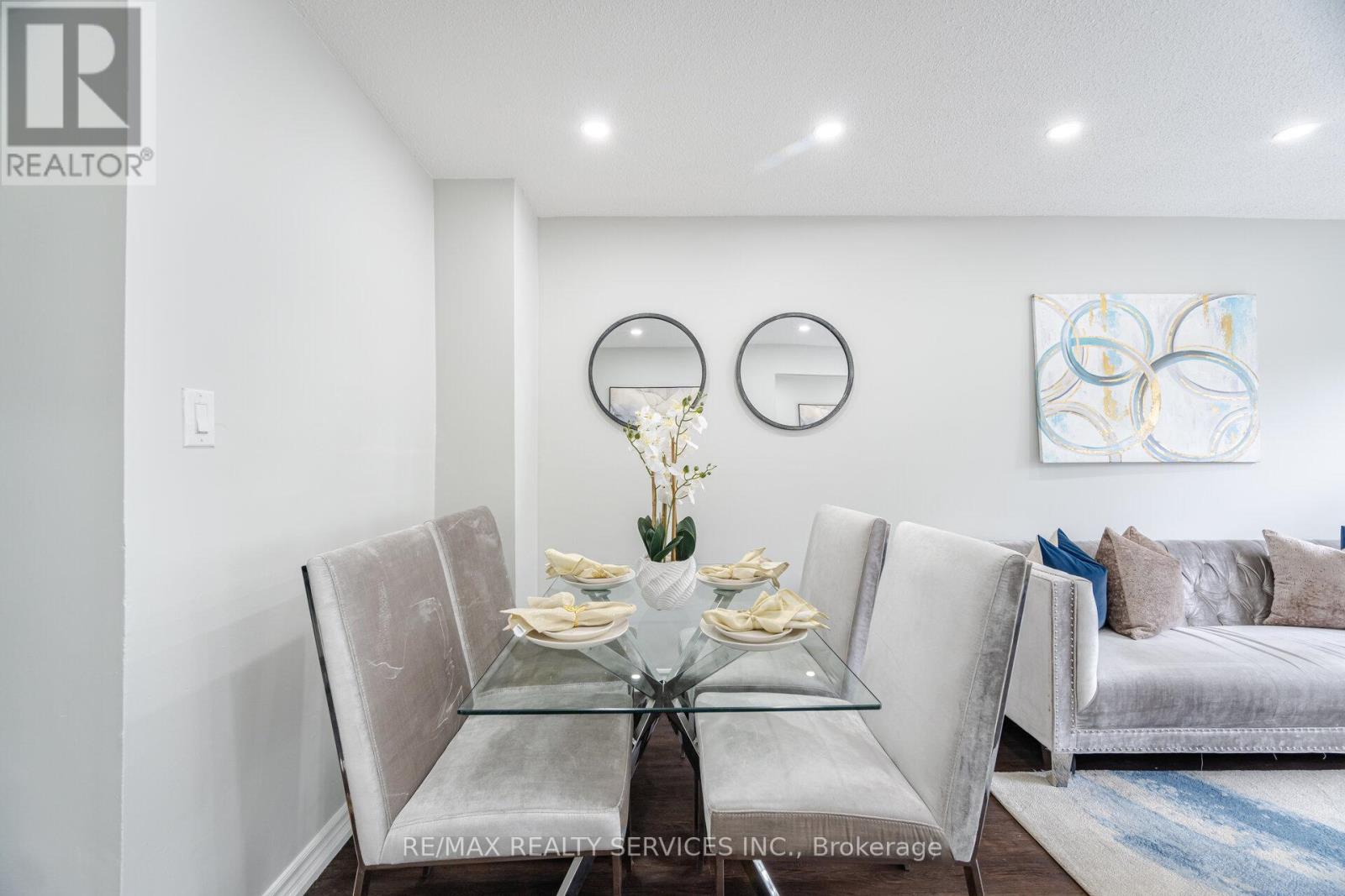 Photo 7 of 65 3525 Brandon Gate Drive, Mississauga ON