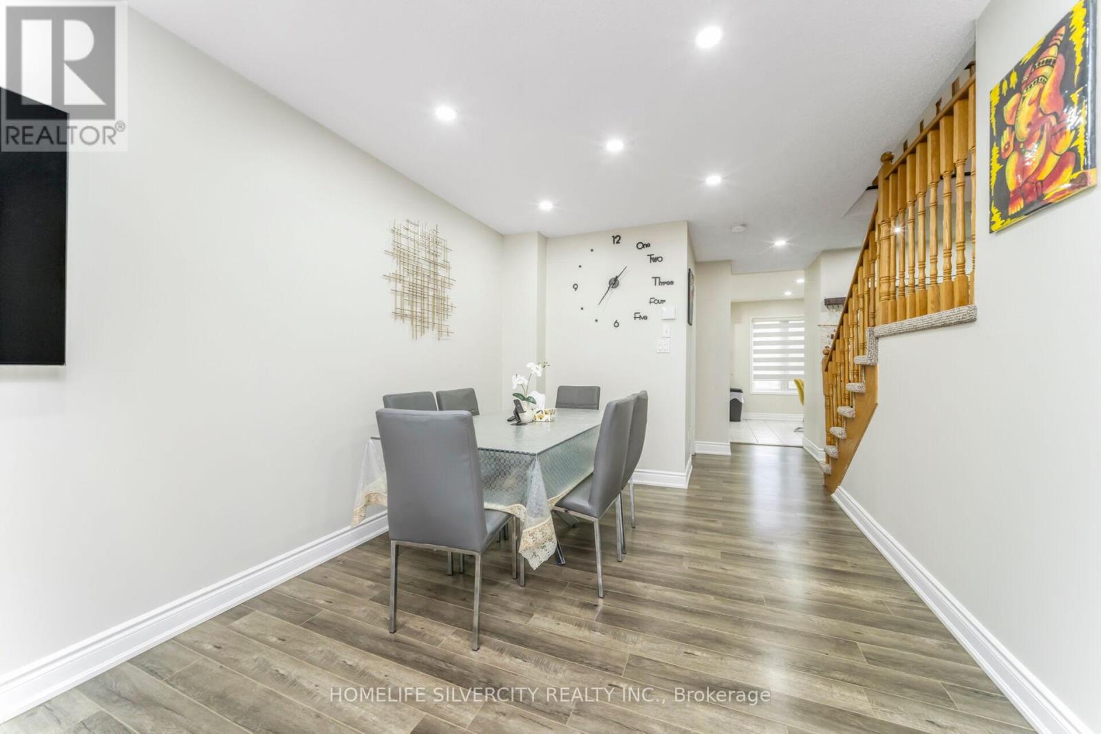 Photo 10 of 91 Bernard Avenue, Brampton ON