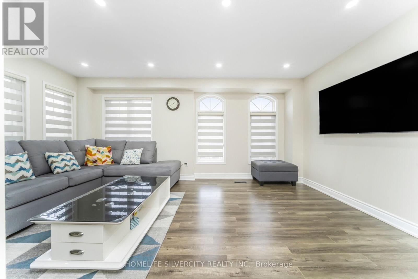 Photo 11 of 91 Bernard Avenue, Brampton ON