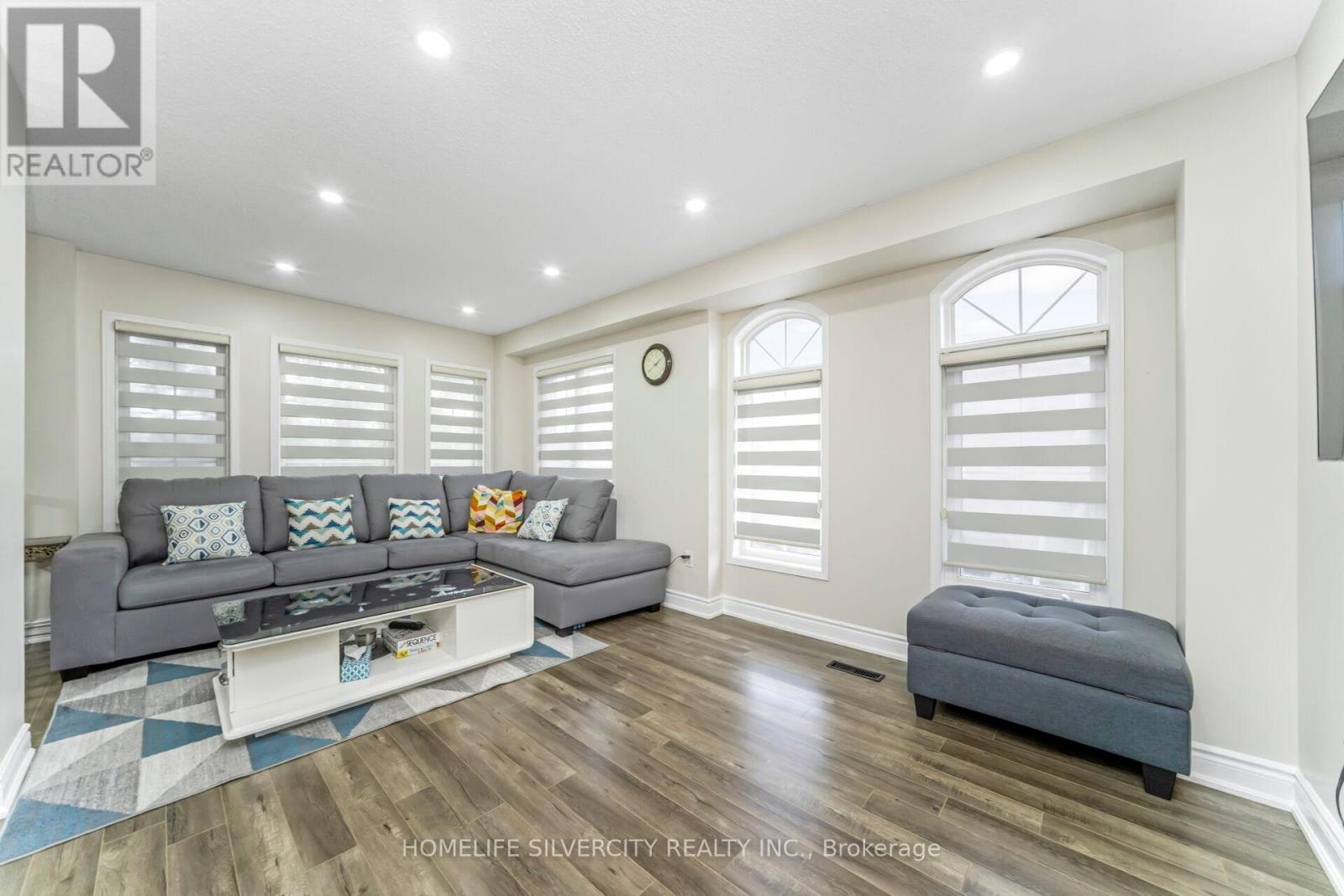 Photo 12 of 91 Bernard Avenue, Brampton ON