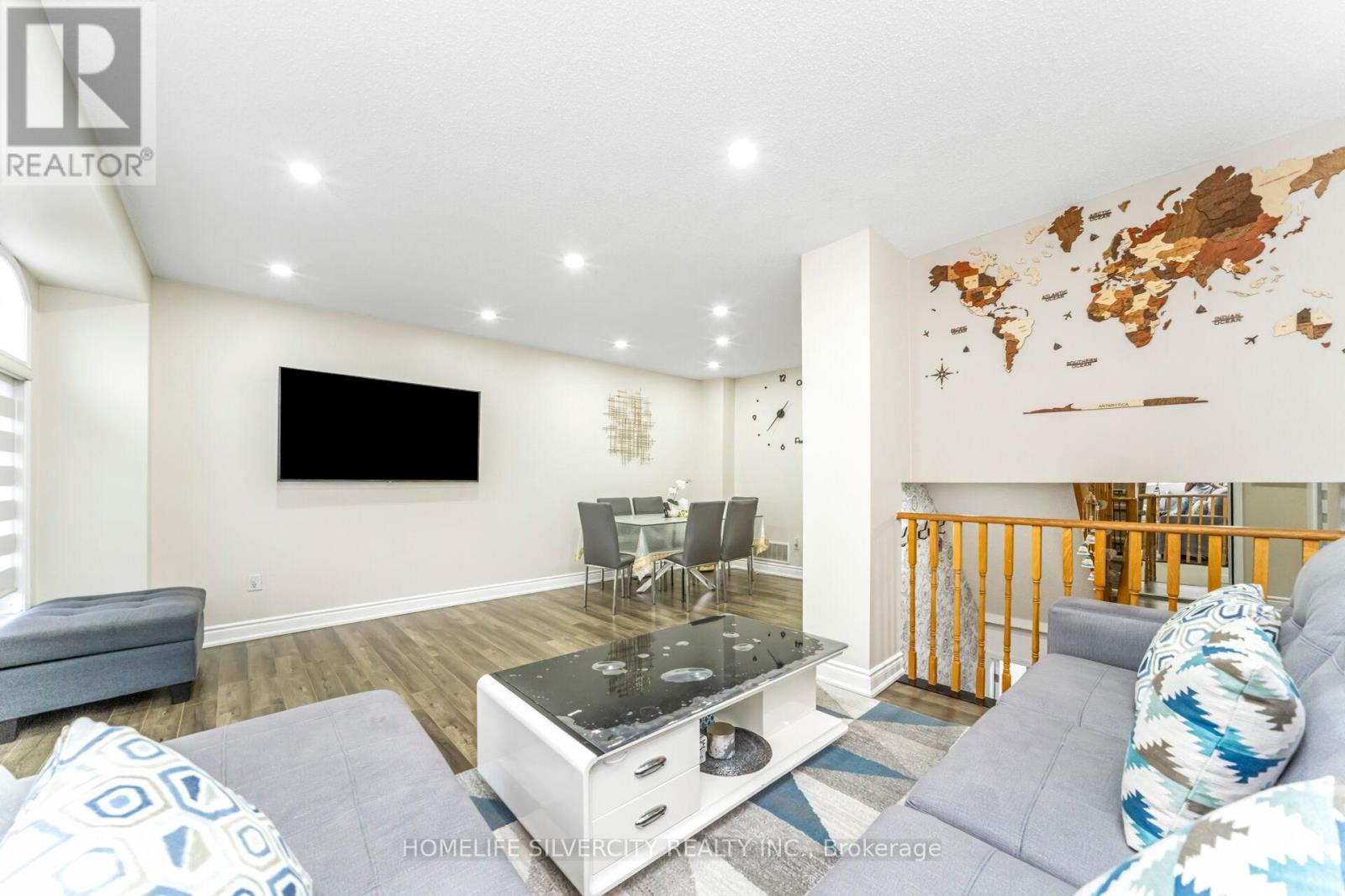 Photo 15 of 91 Bernard Avenue, Brampton ON