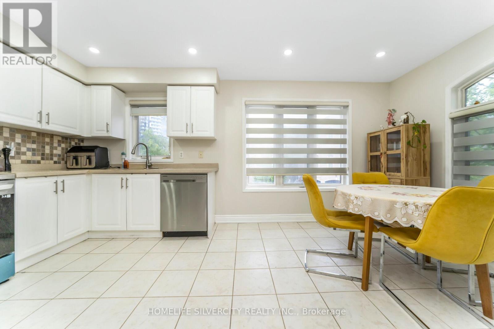 Photo 19 of 91 Bernard Avenue, Brampton ON