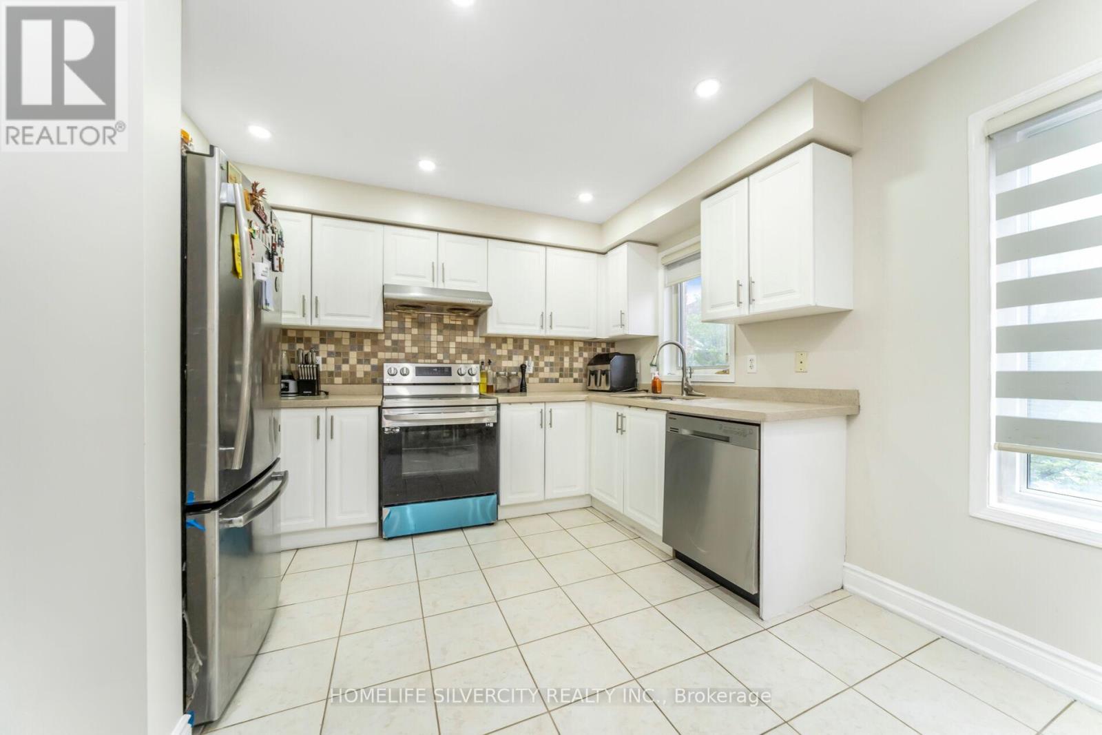 Photo 20 of 91 Bernard Avenue, Brampton ON