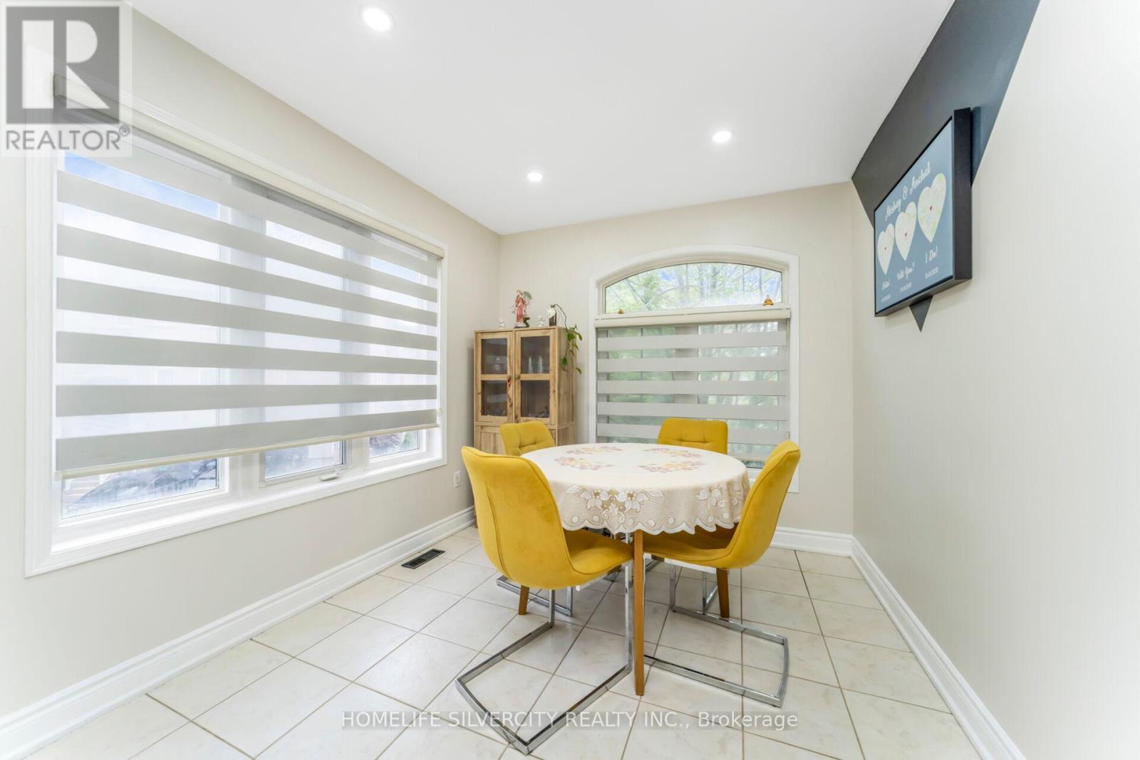 Photo 24 of 91 Bernard Avenue, Brampton ON