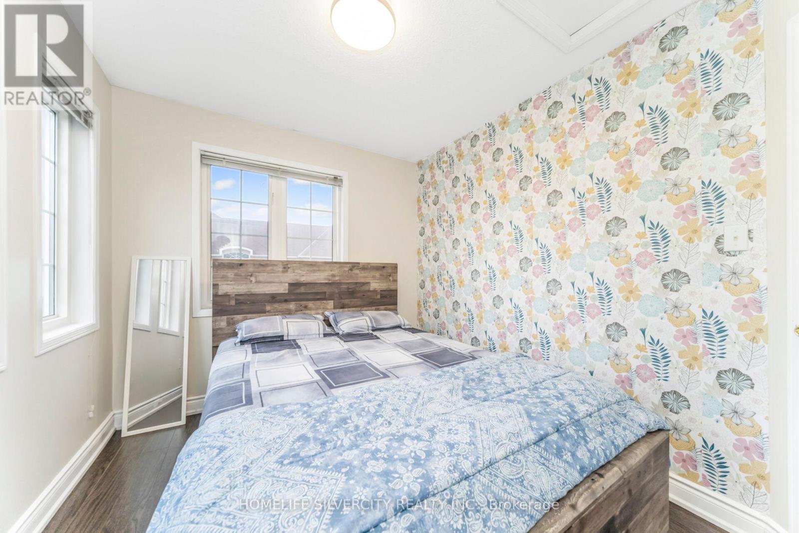 Photo 37 of 91 Bernard Avenue, Brampton ON