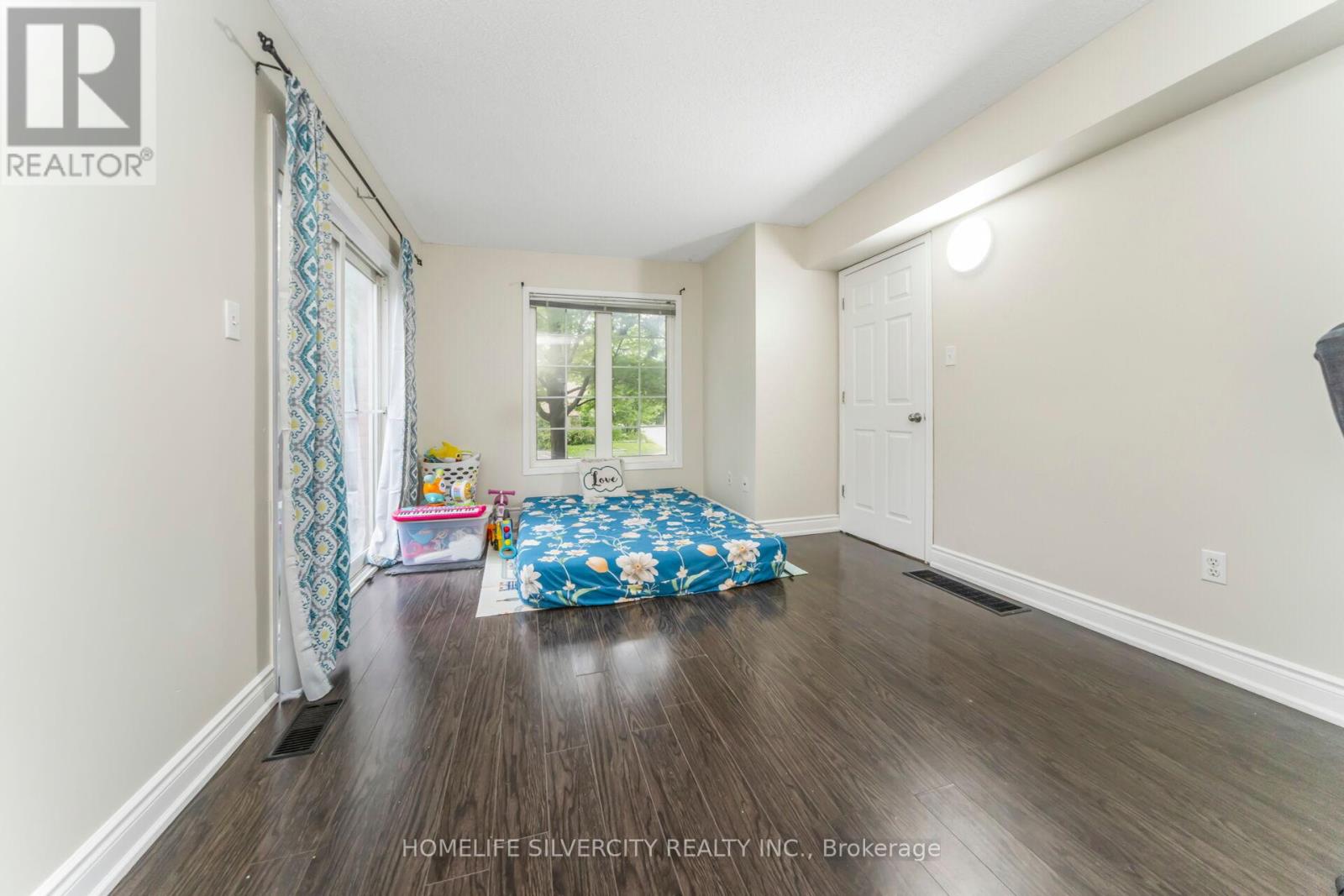 Photo 42 of 91 Bernard Avenue, Brampton ON