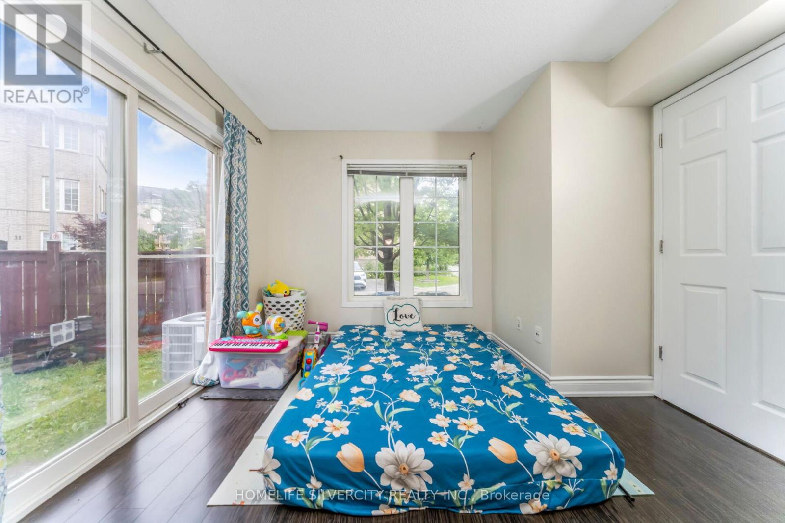 Photo 43 of 91 Bernard Avenue, Brampton ON