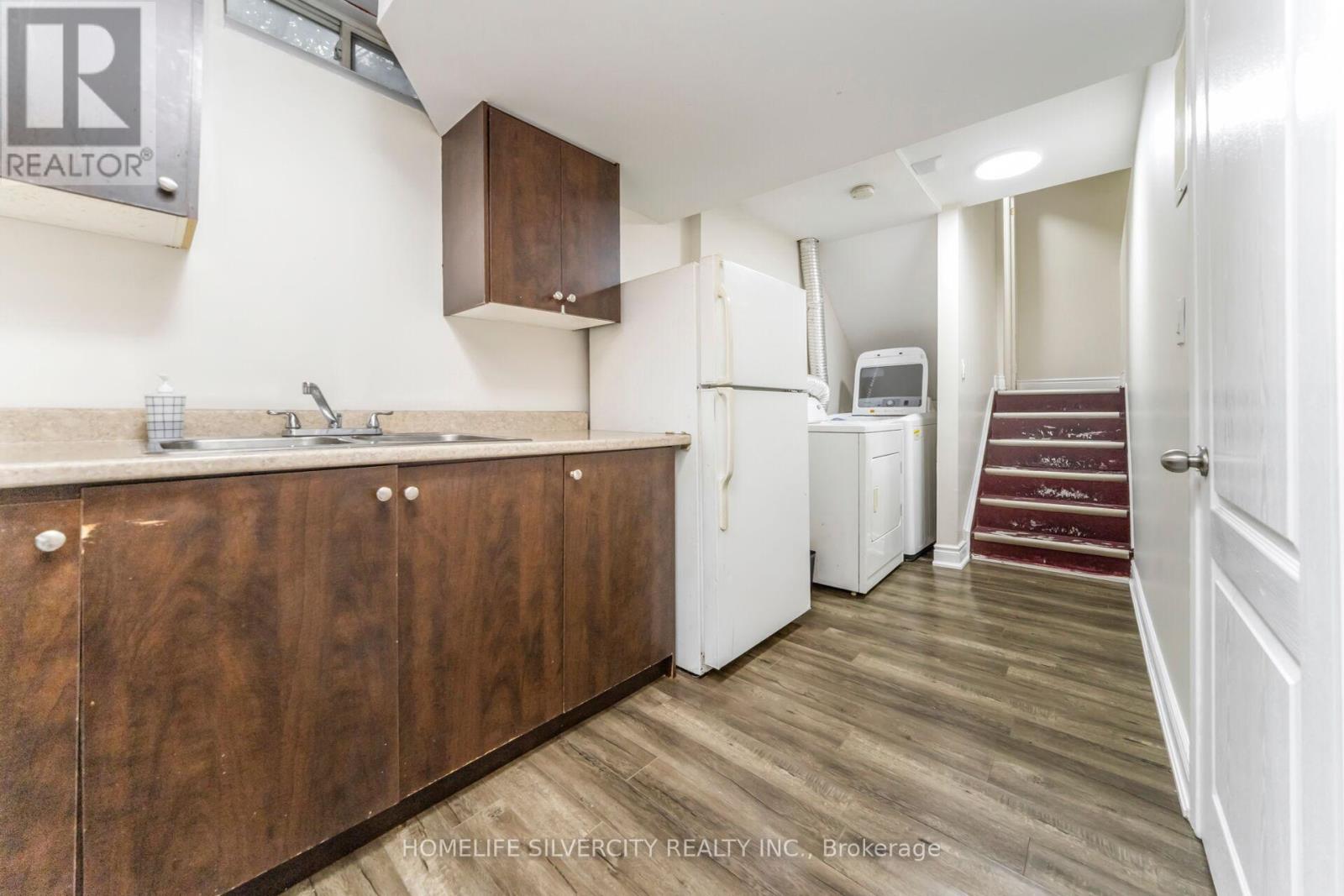 Photo 47 of 91 Bernard Avenue, Brampton ON