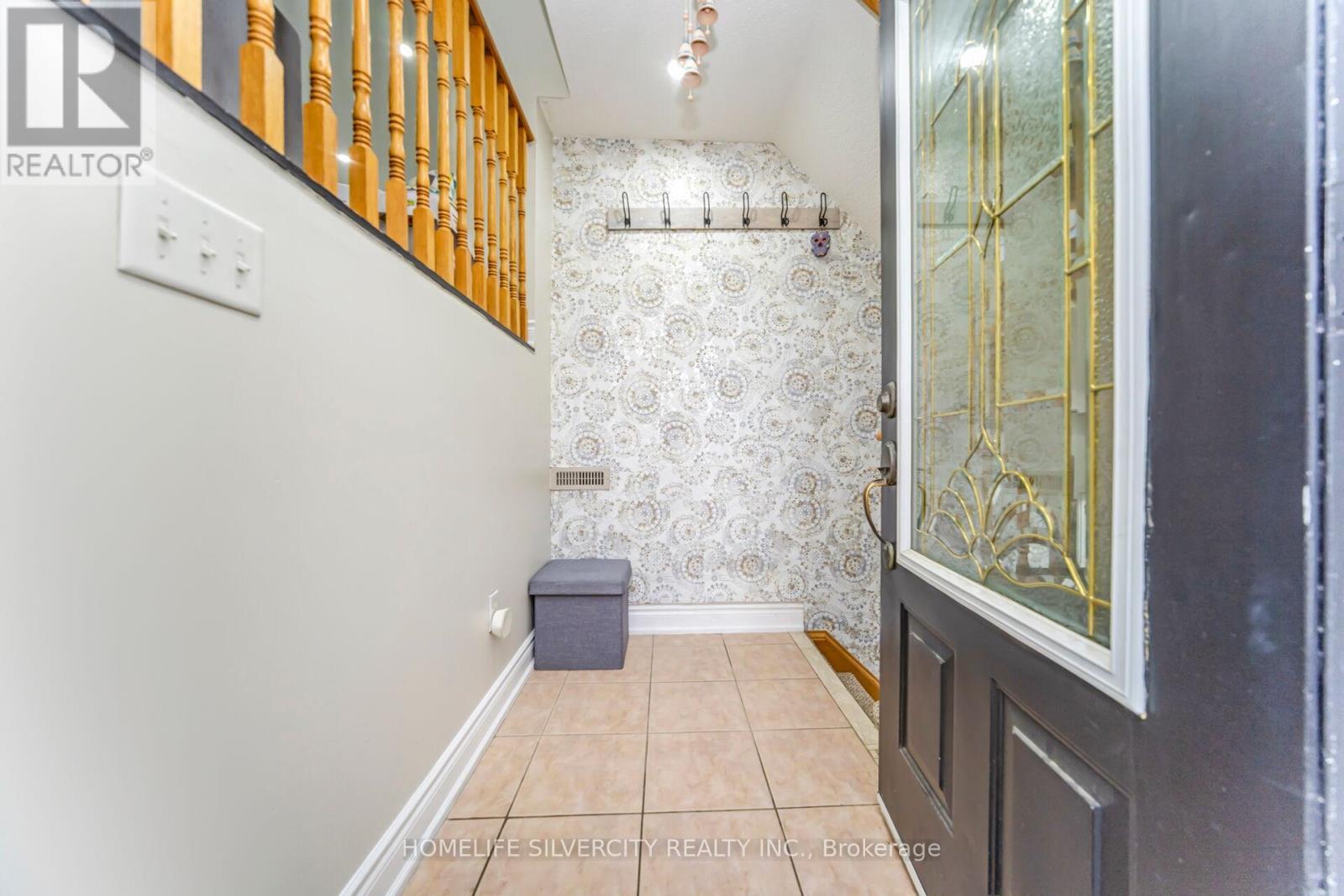Photo 6 of 91 Bernard Avenue, Brampton ON