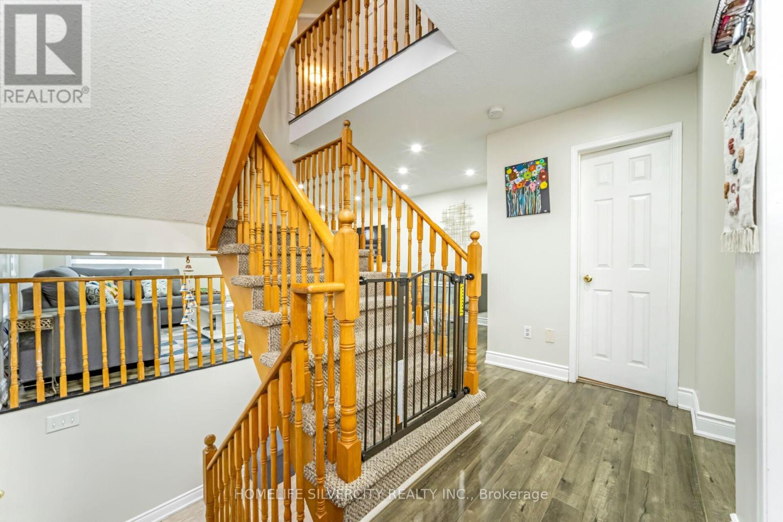 Photo 8 of 91 Bernard Avenue, Brampton ON