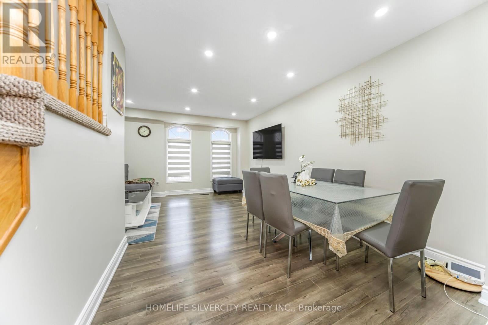 Photo 9 of 91 Bernard Avenue, Brampton ON