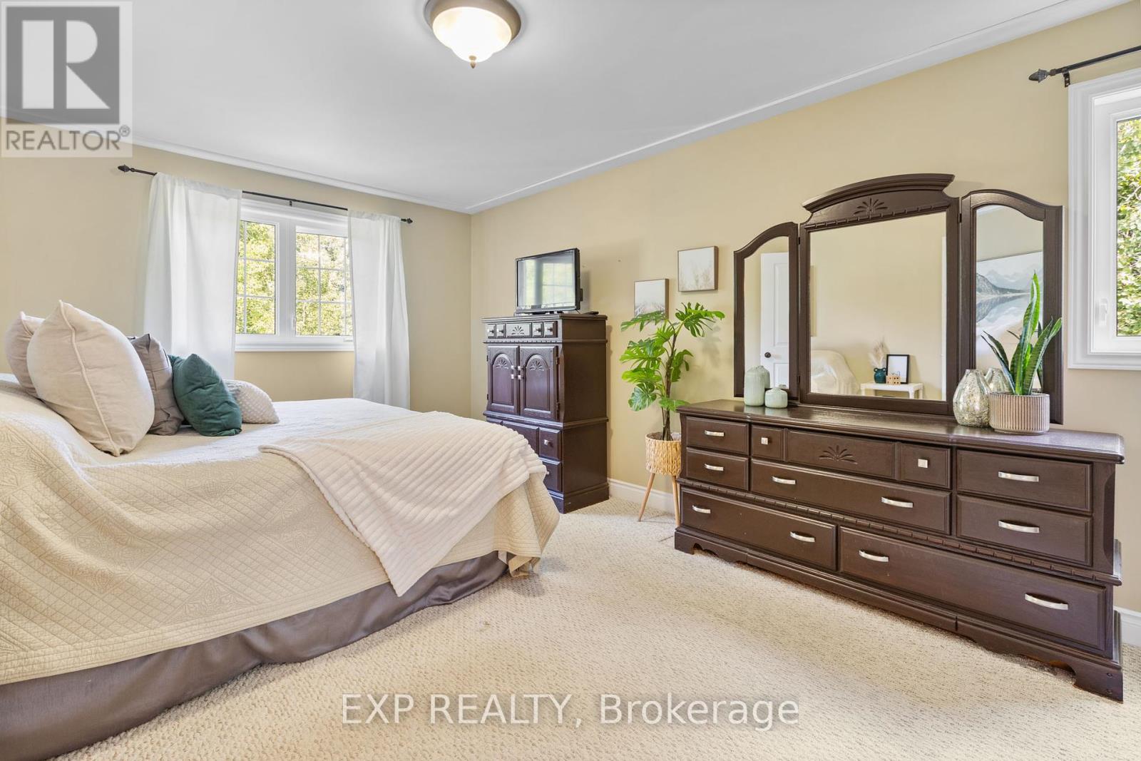 Photo 13 of 8325 Albert Bouwers Circle, Ottawa ON