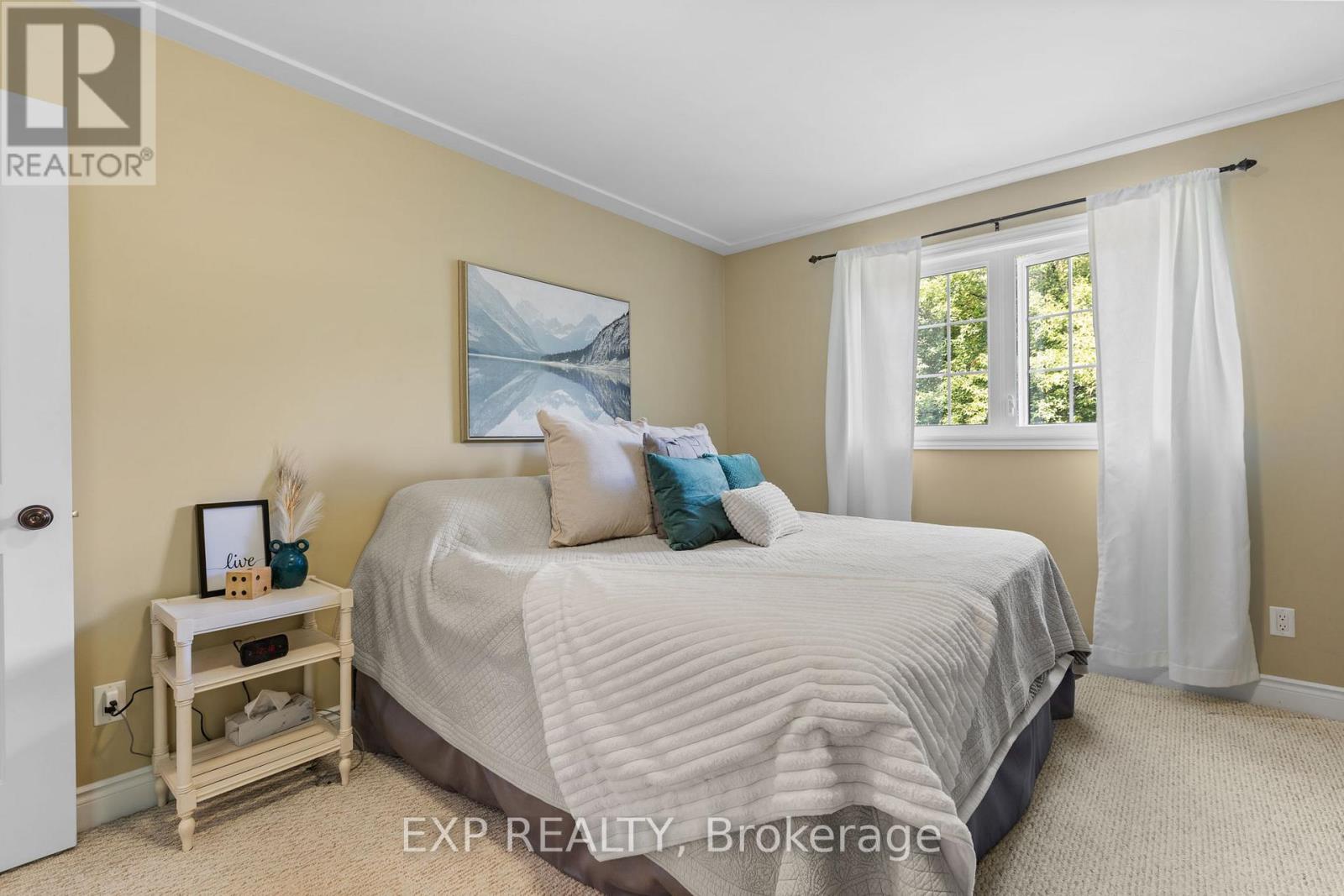 Photo 14 of 8325 Albert Bouwers Circle, Ottawa ON