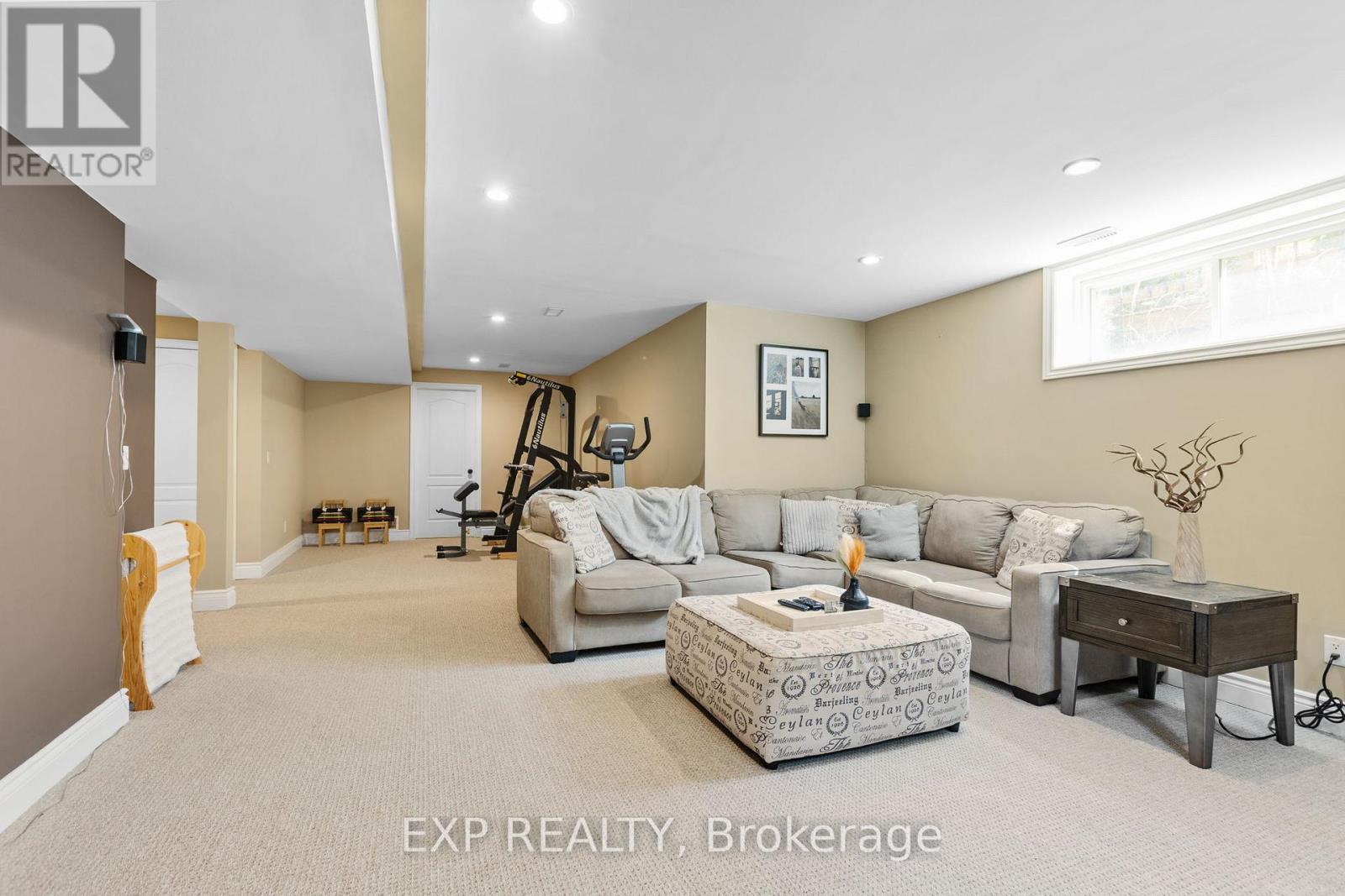 Photo 24 of 8325 Albert Bouwers Circle, Ottawa ON